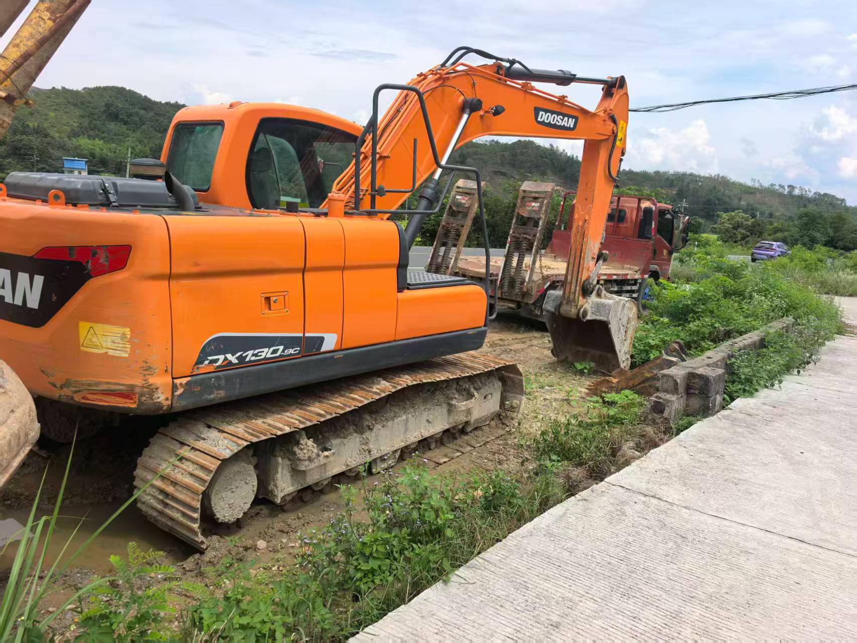 Buy Doosan DX130-9CN Used Excavator / 8
