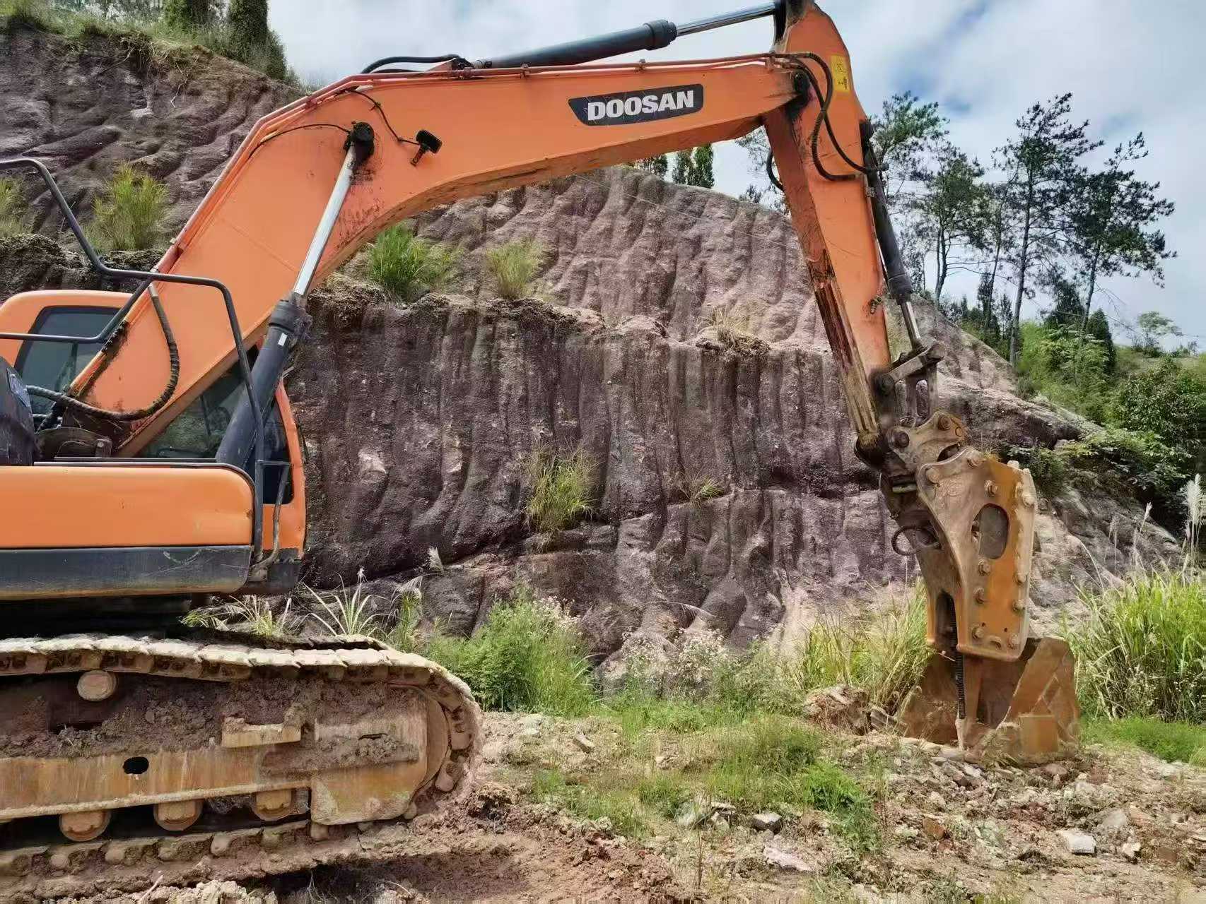 Buy Doosan DH215-7 Used Excavator / 2