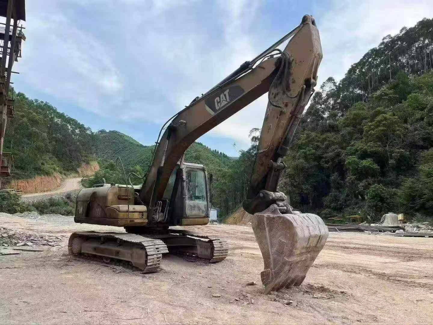 Buy Caterpillar 320D Used Excavator / 3