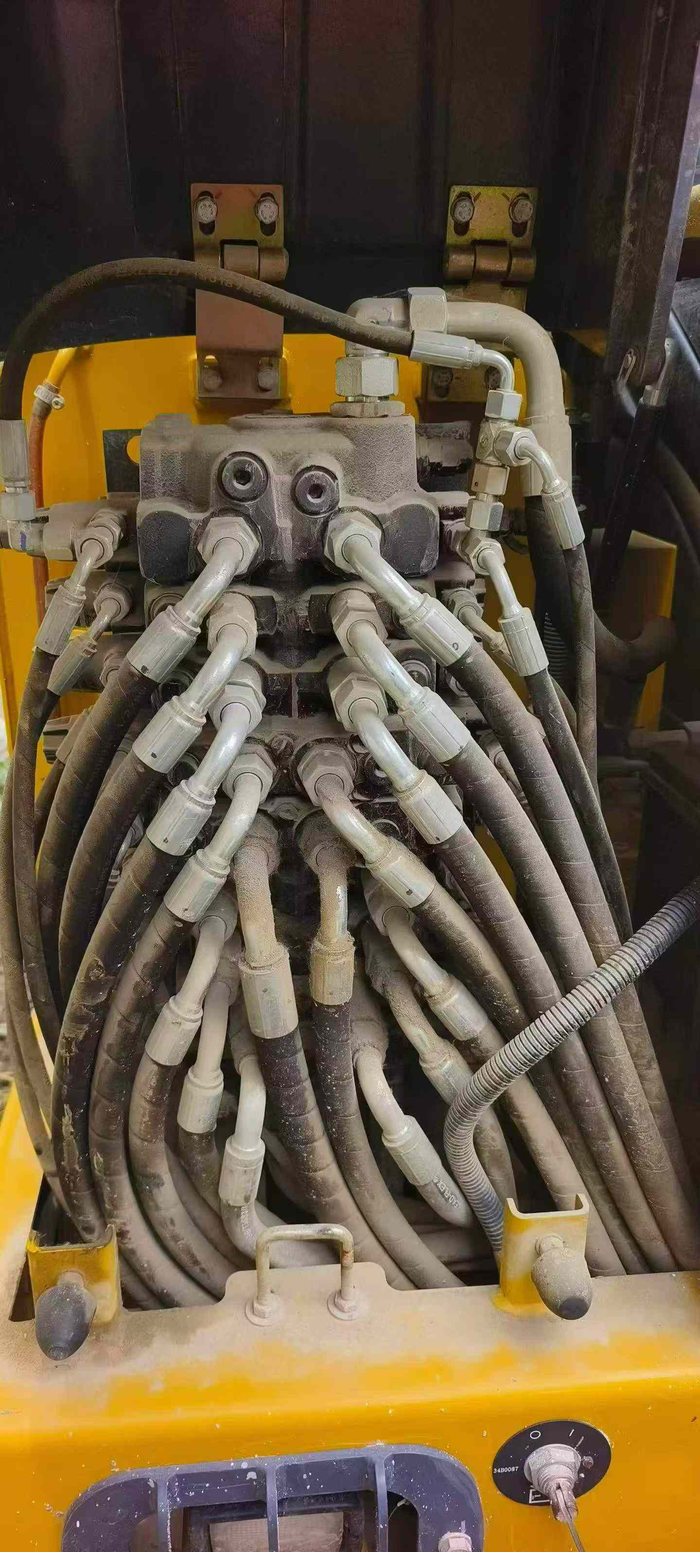 Buy XCMG LW60G Used Excavator / 6