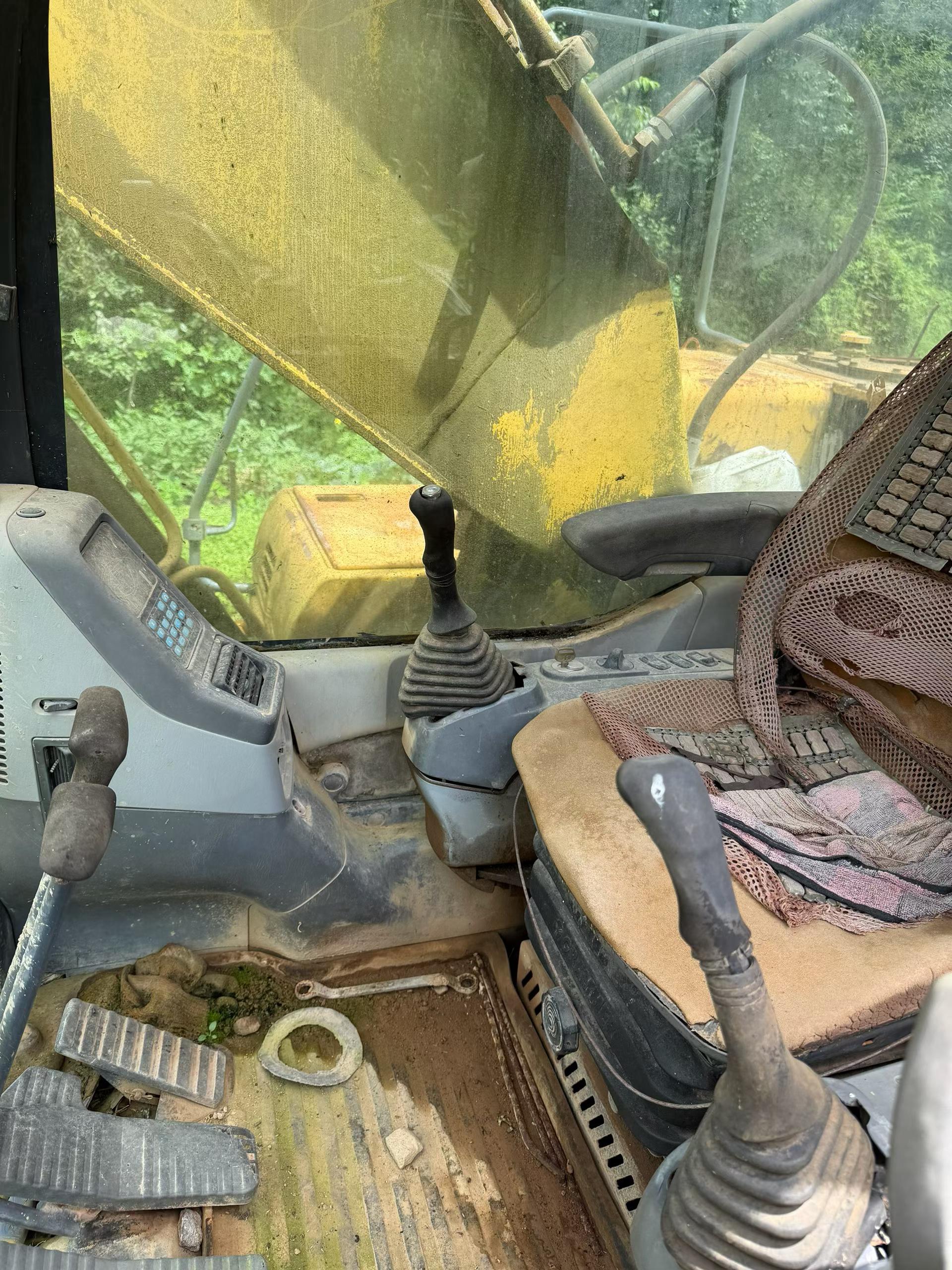 Buy Komatsu PC200-7 Used Excavator / 9