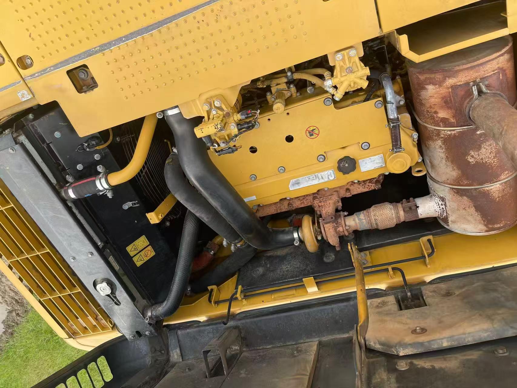 Buy Caterpillar 320D Used Excavator / 4