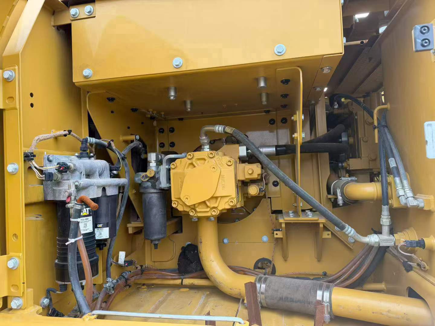 Buy Caterpillar 323 Used Excavator / 8