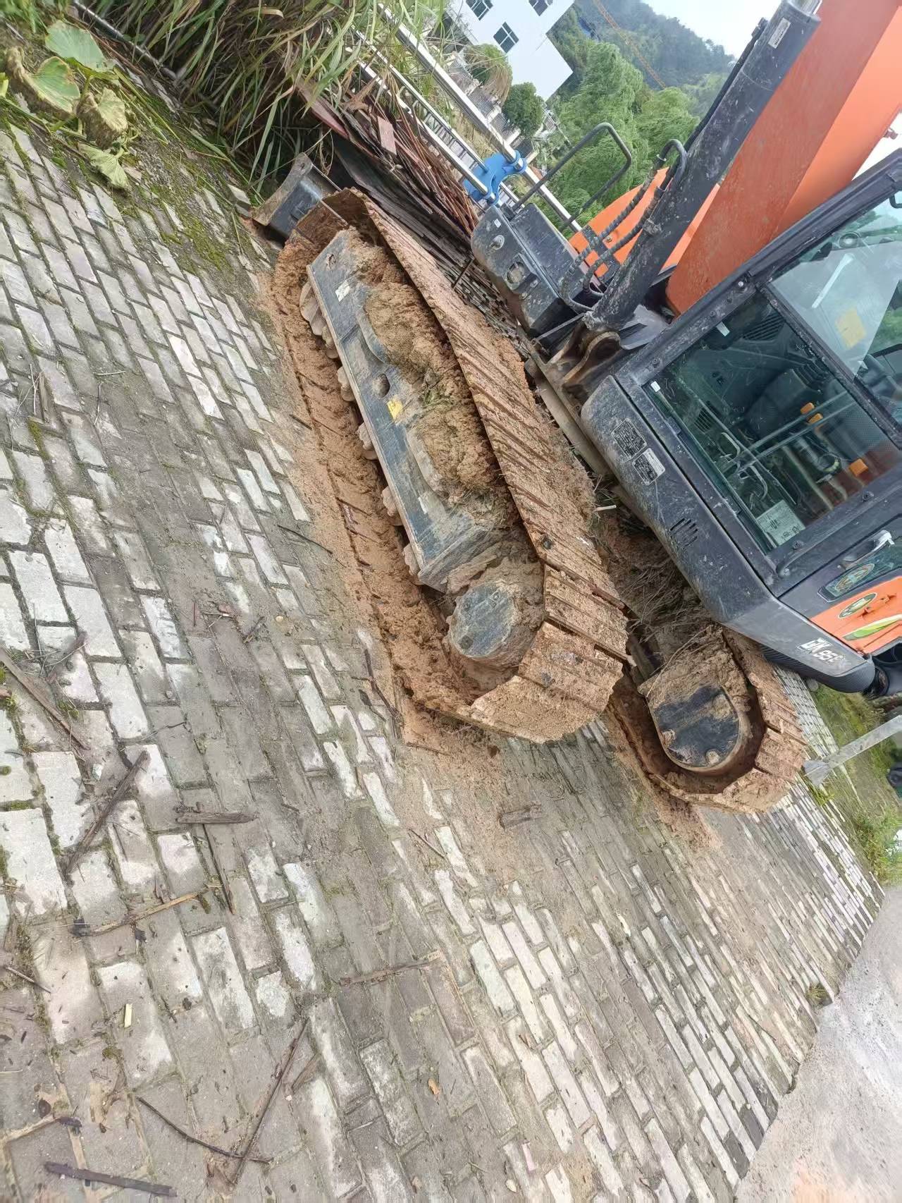 Buy Doosan DX75 Used Excavator / 5