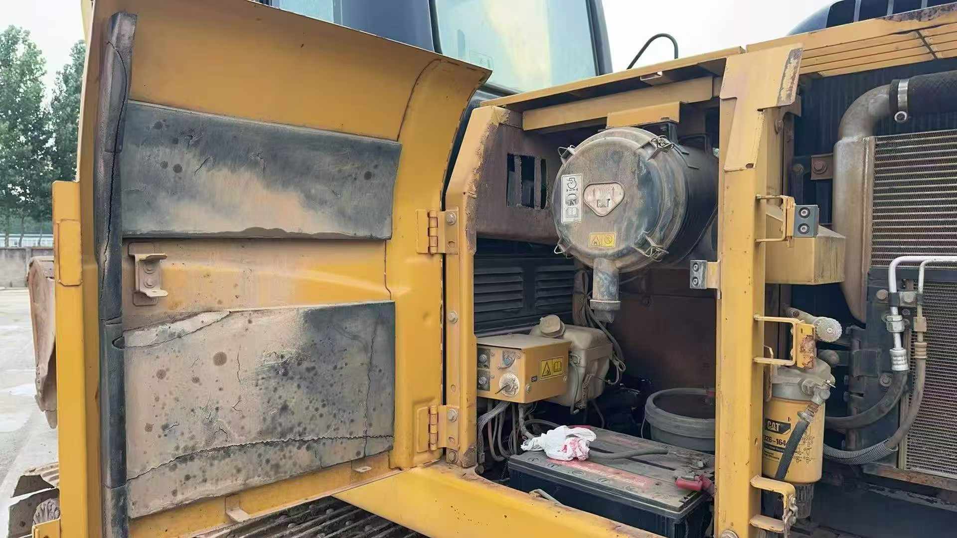 Buy Caterpillar 323DL Used Excavator / 8