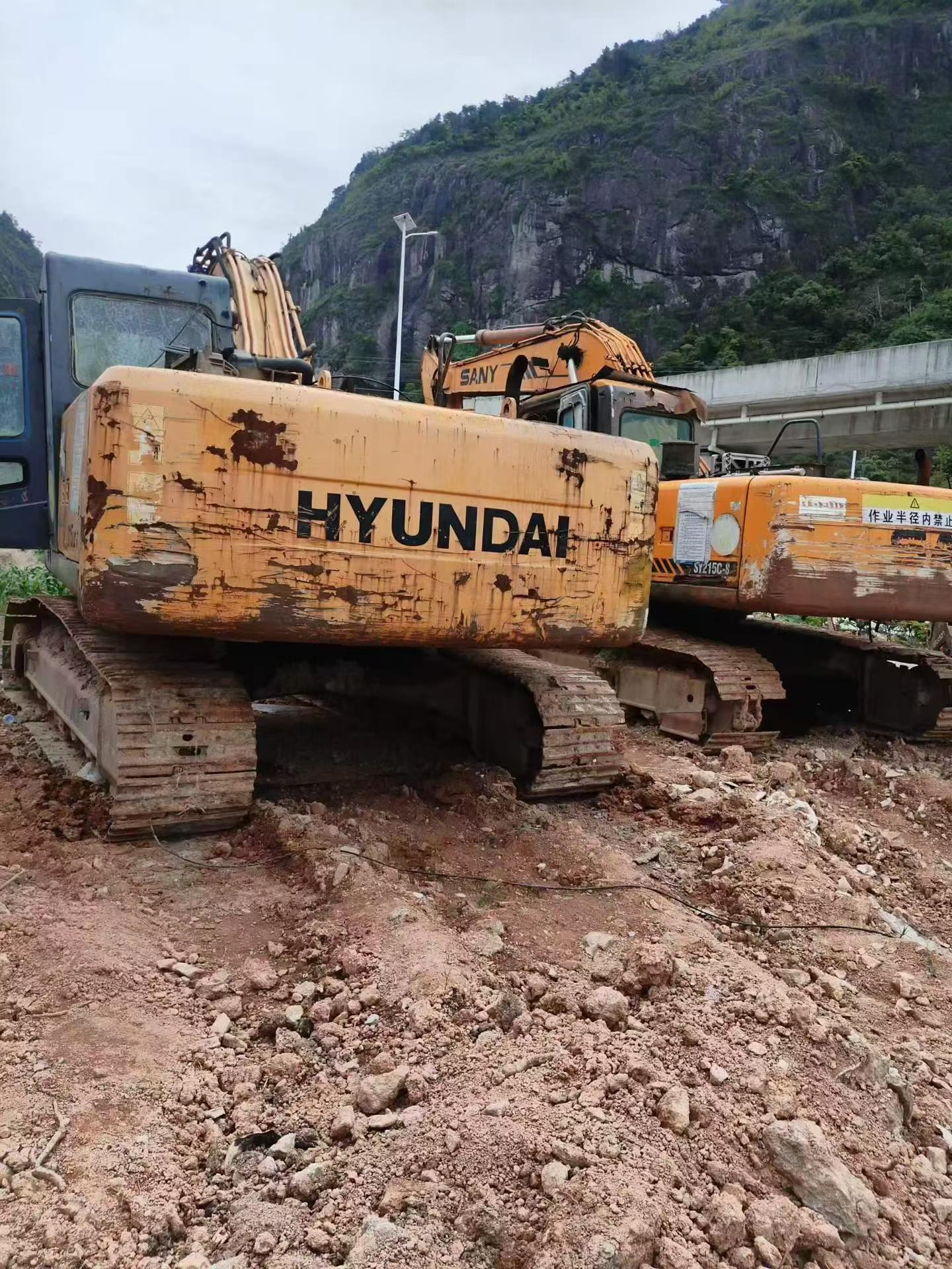 Buy Hyundai R215-7 Used Excavator / 2