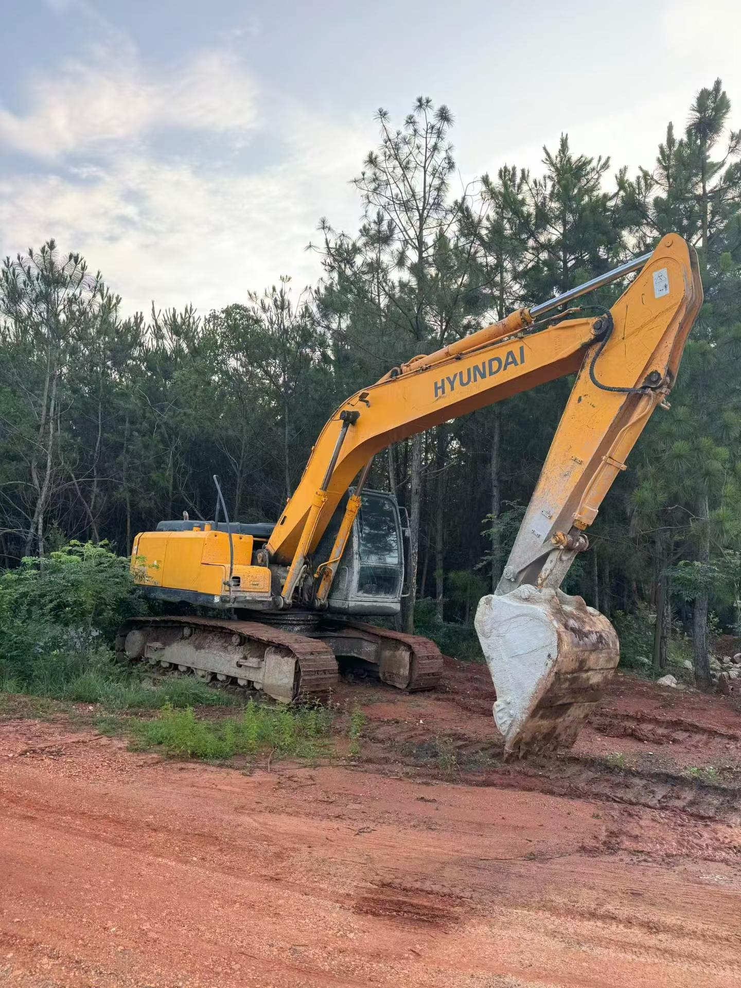 Buy Hyundai R215-7 Used Excavator / 2