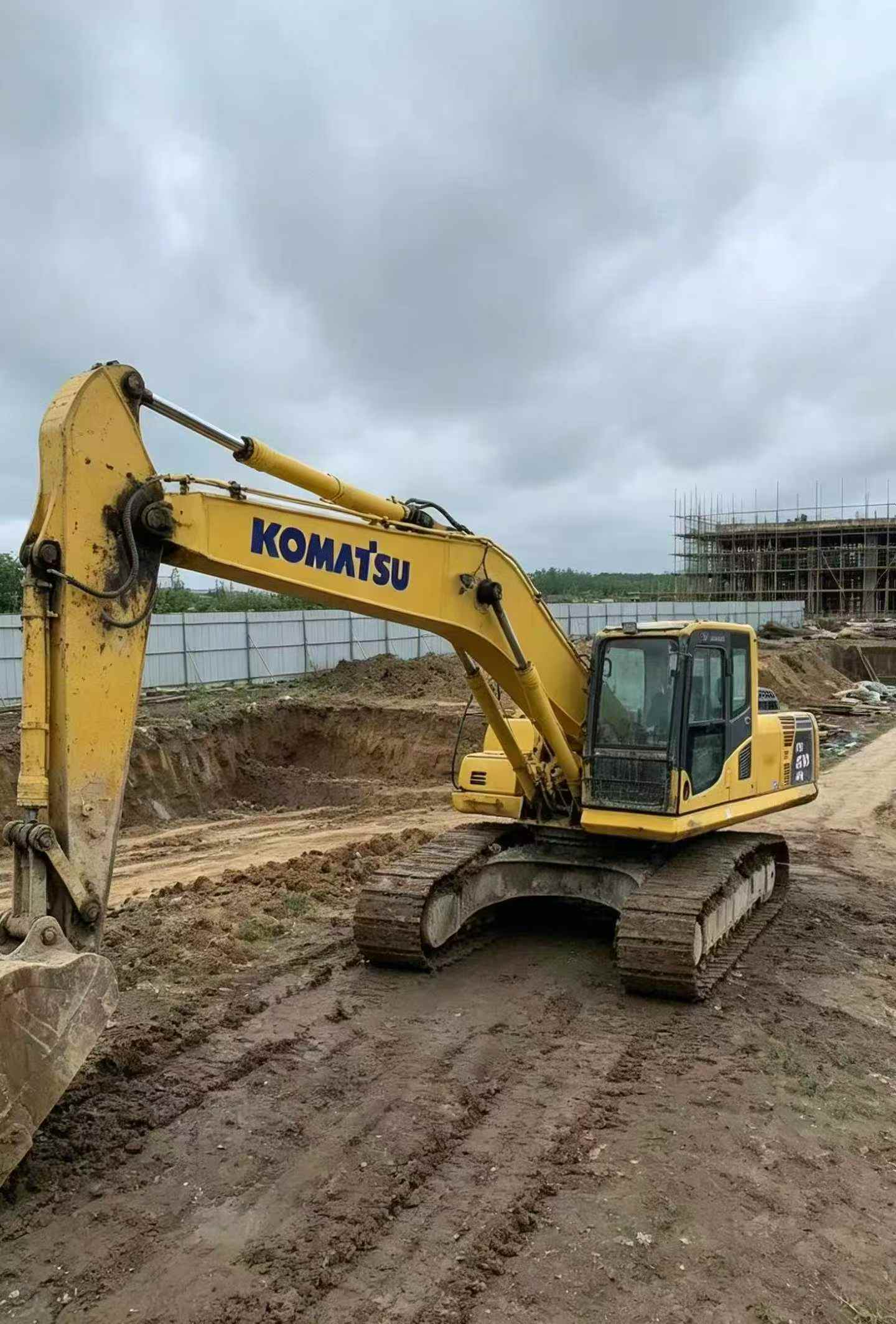 Buy Komatsu PC210LC-8 Used Excavator / 2