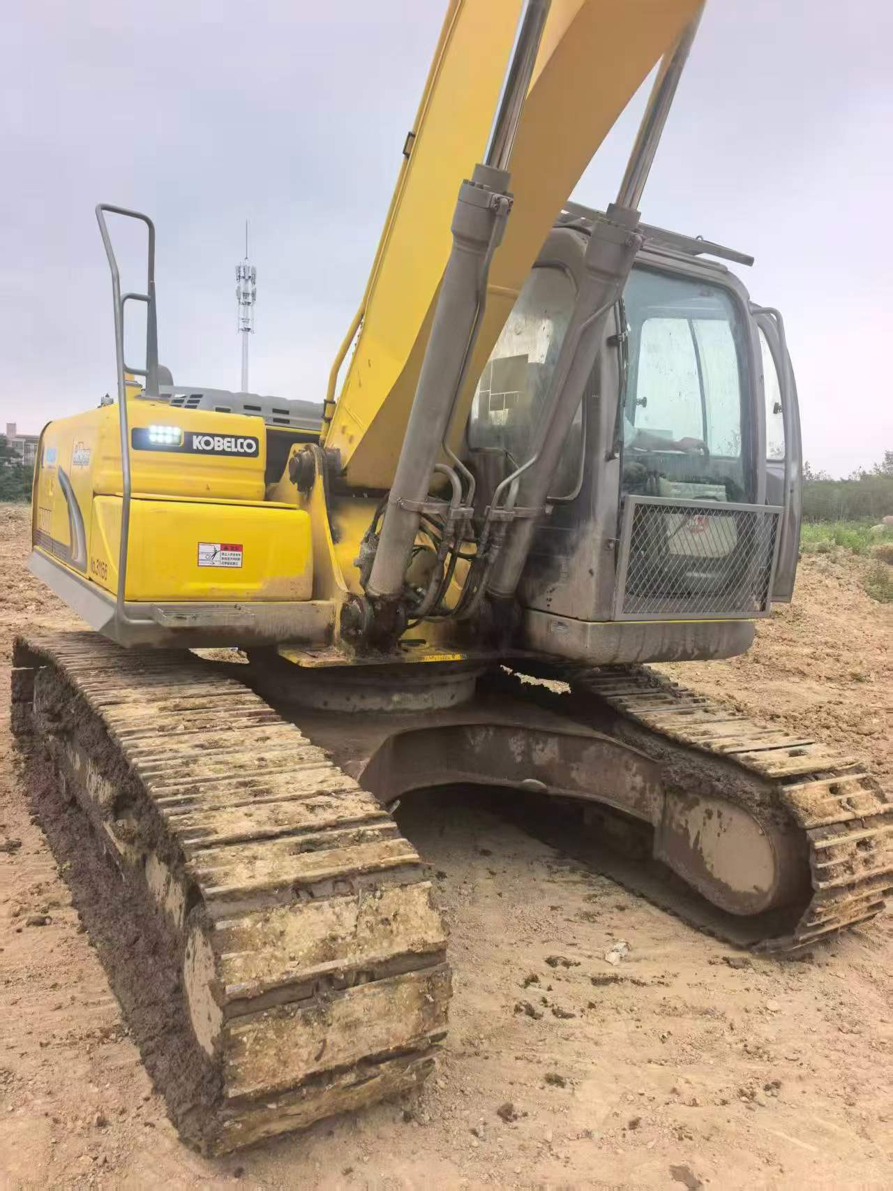 Buy Kobelco SK200-2 Used Excavator / 2