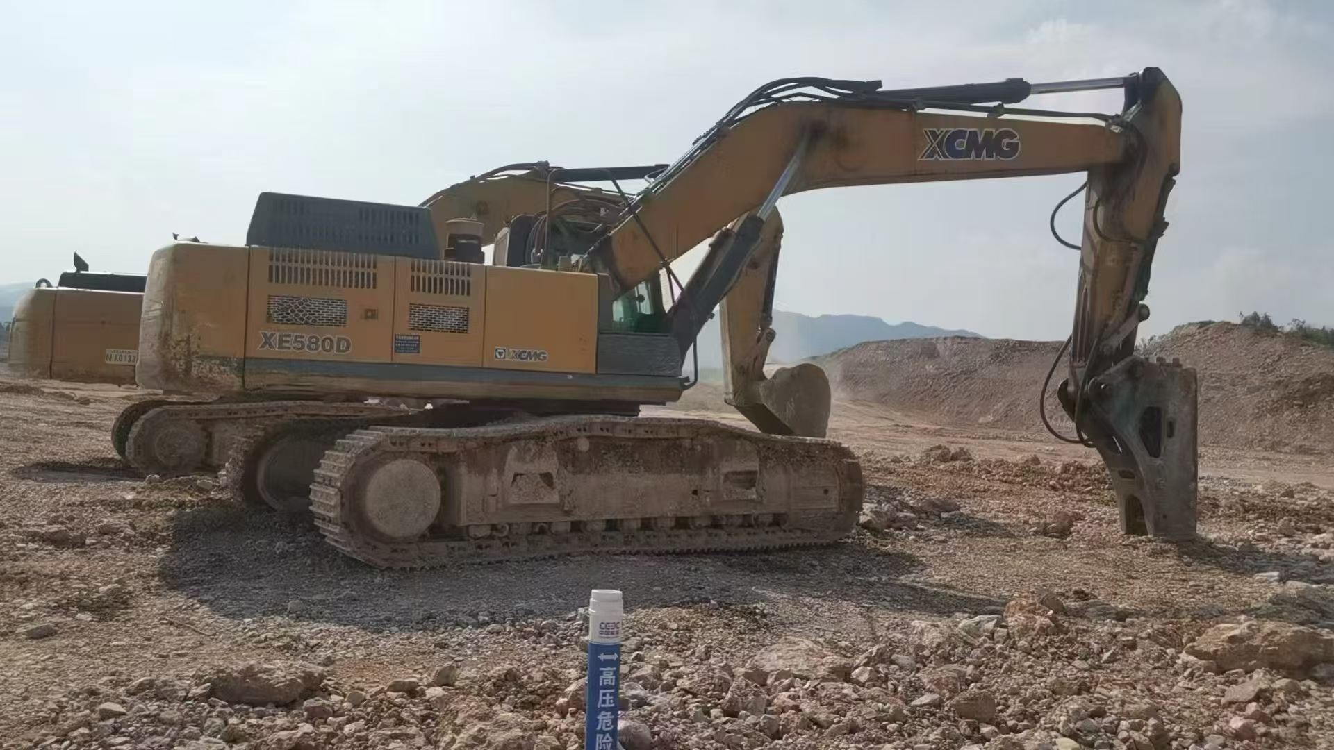 Buy XCMG ZL20E(D) Used Excavator / 3