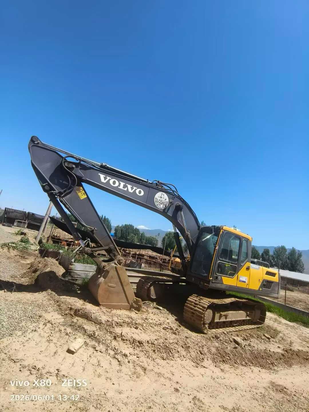 Buy Volvo EC200 Used Excavator / 4