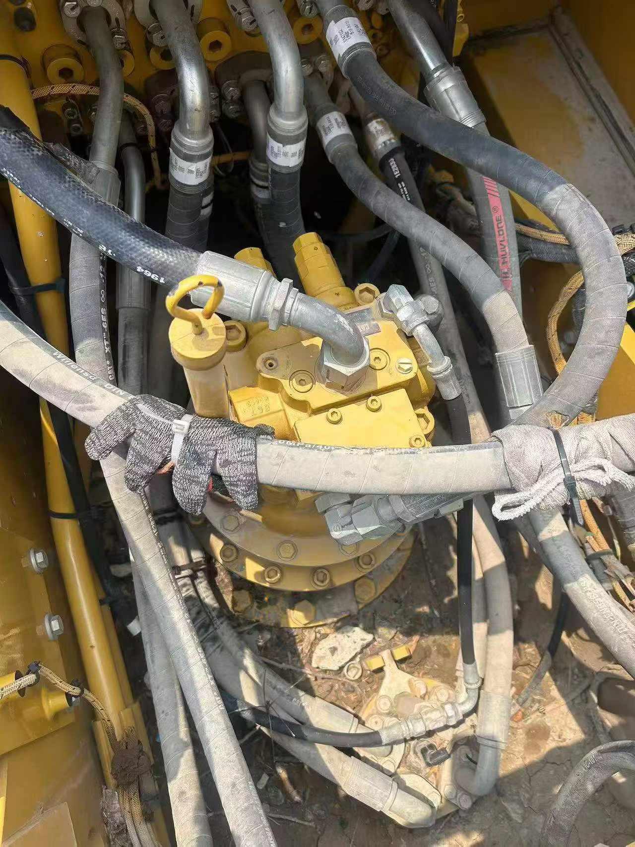 Buy Caterpillar 323 Used Excavator / 5