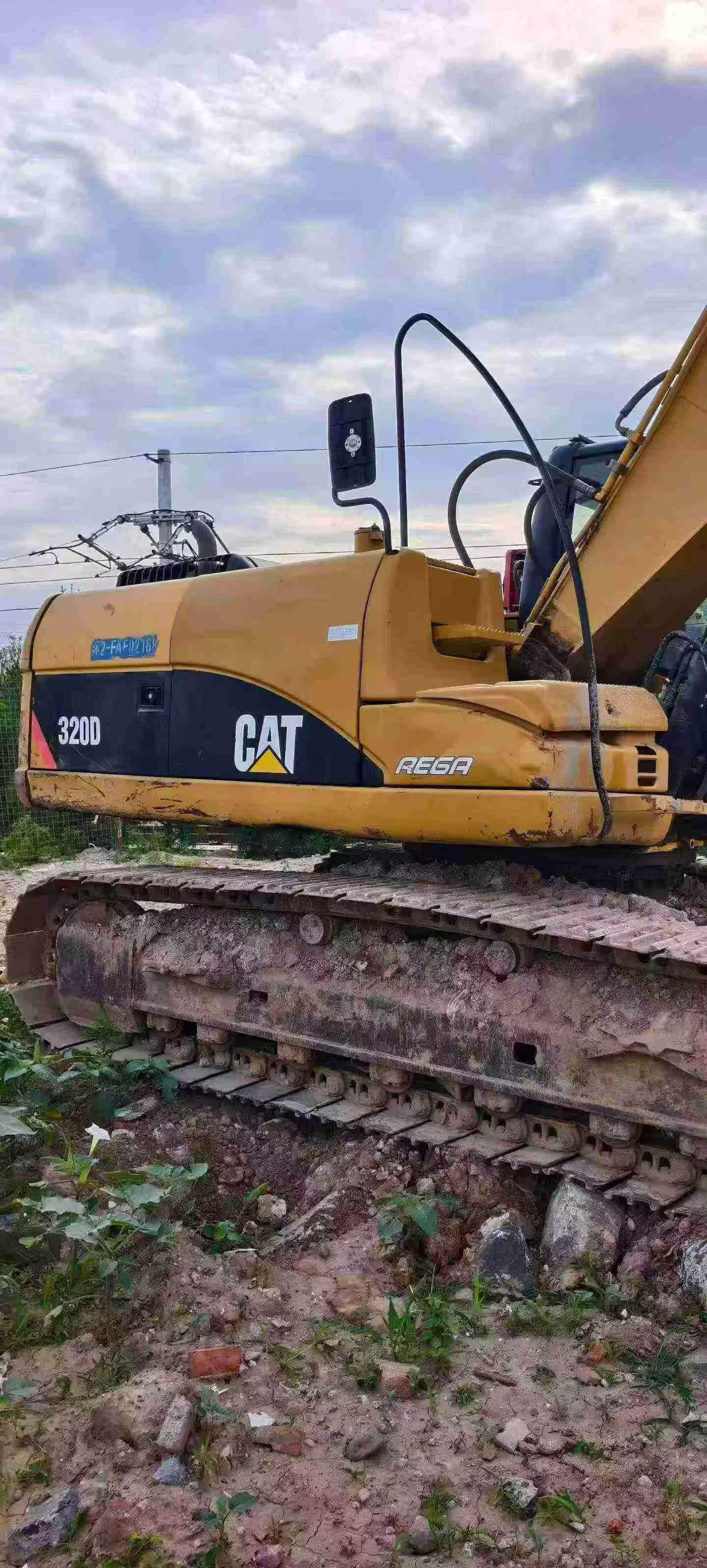 Buy Caterpillar 320D Used Excavator / 2