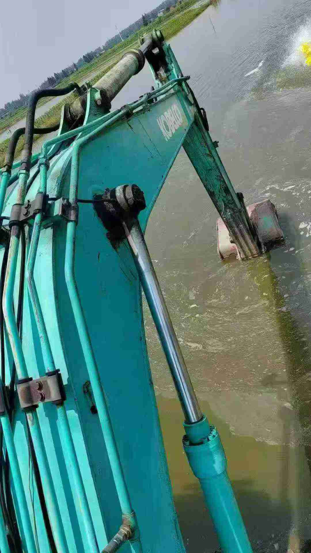 Buy Kobelco SK130 Used Excavator / 3
