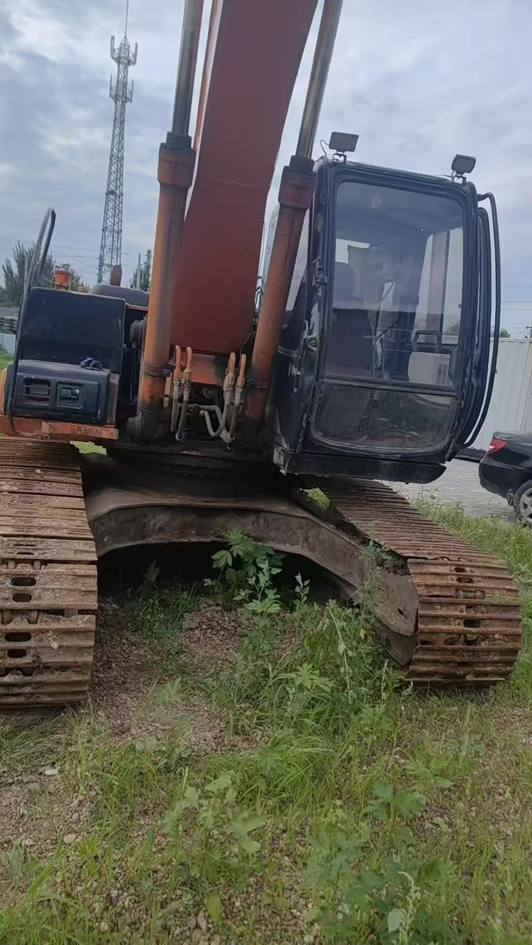 Buy Hitachi EX200-5 Used Excavator / 2