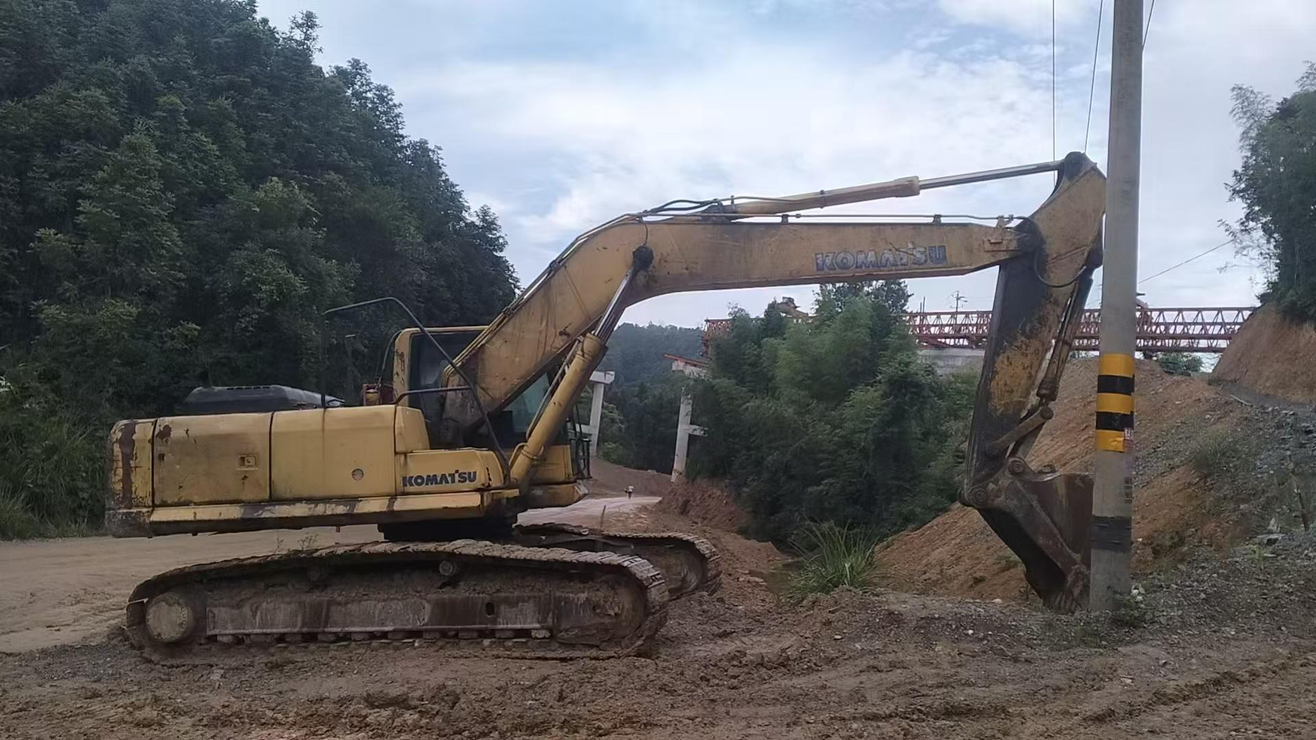 Buy Komatsu PC240-6 Used Excavator / 5