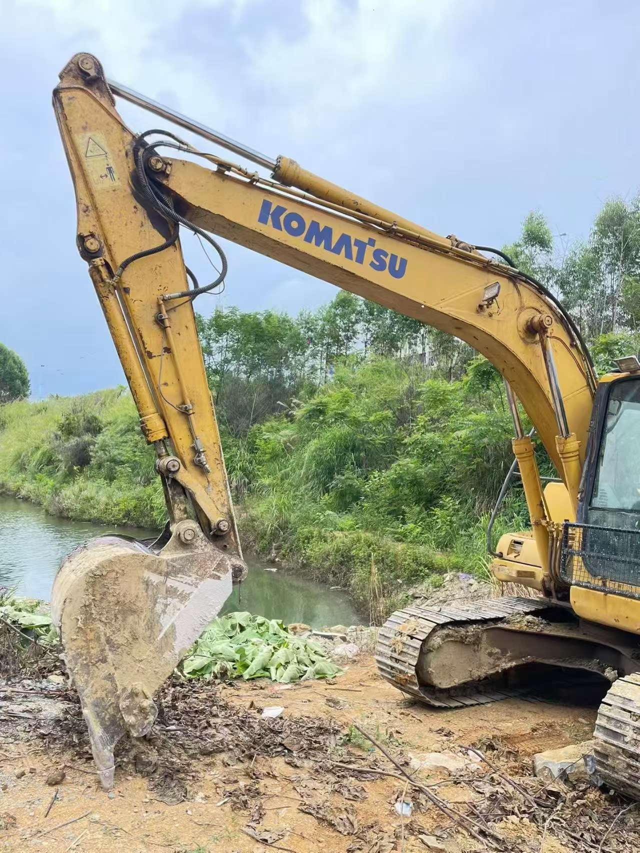 Buy Komatsu PC130 Used Excavator / 3