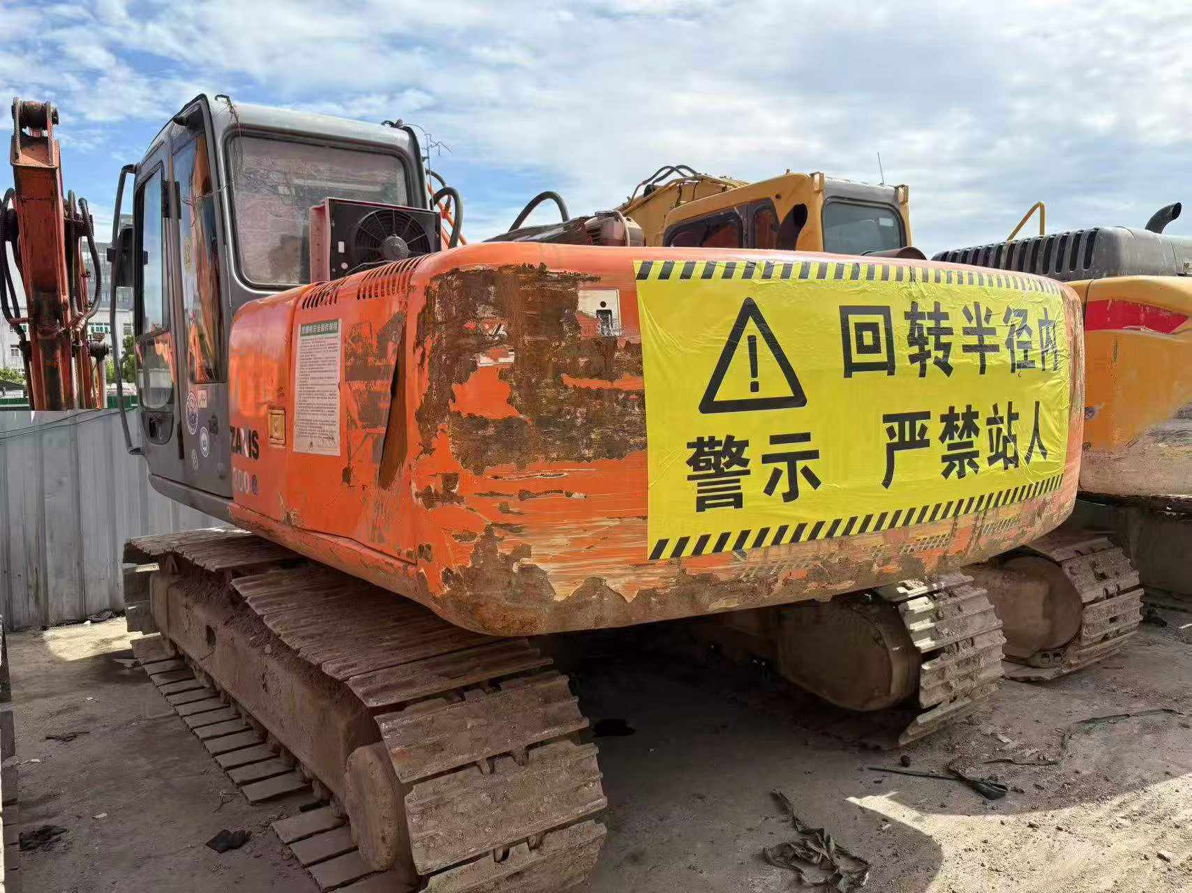 Buy Hitachi EX200-5 Used Excavator / 2