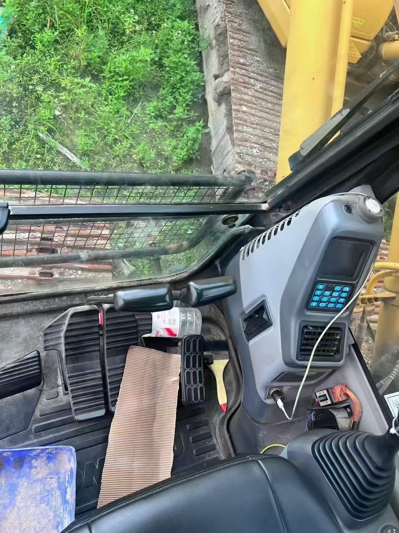 Buy Komatsu PC200-7 Used Excavator / 6