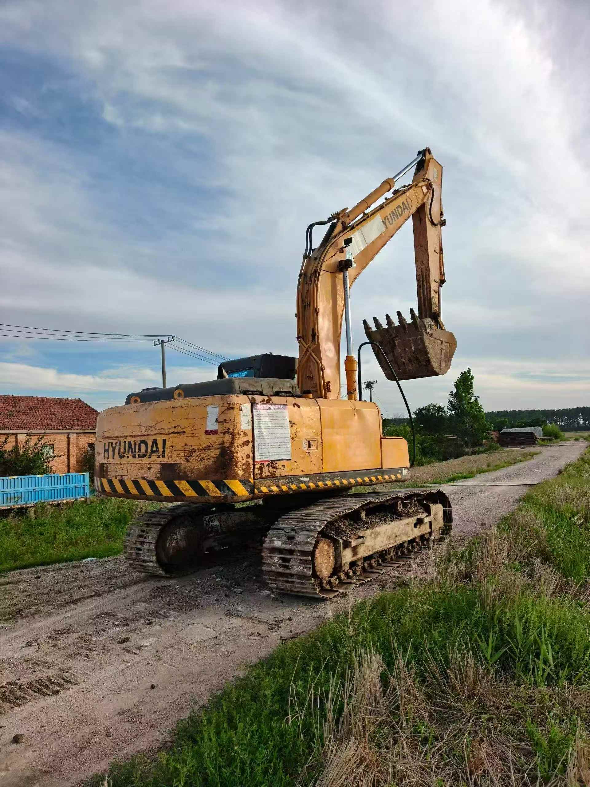 Buy Hyundai R215-7 Used Excavator / 4