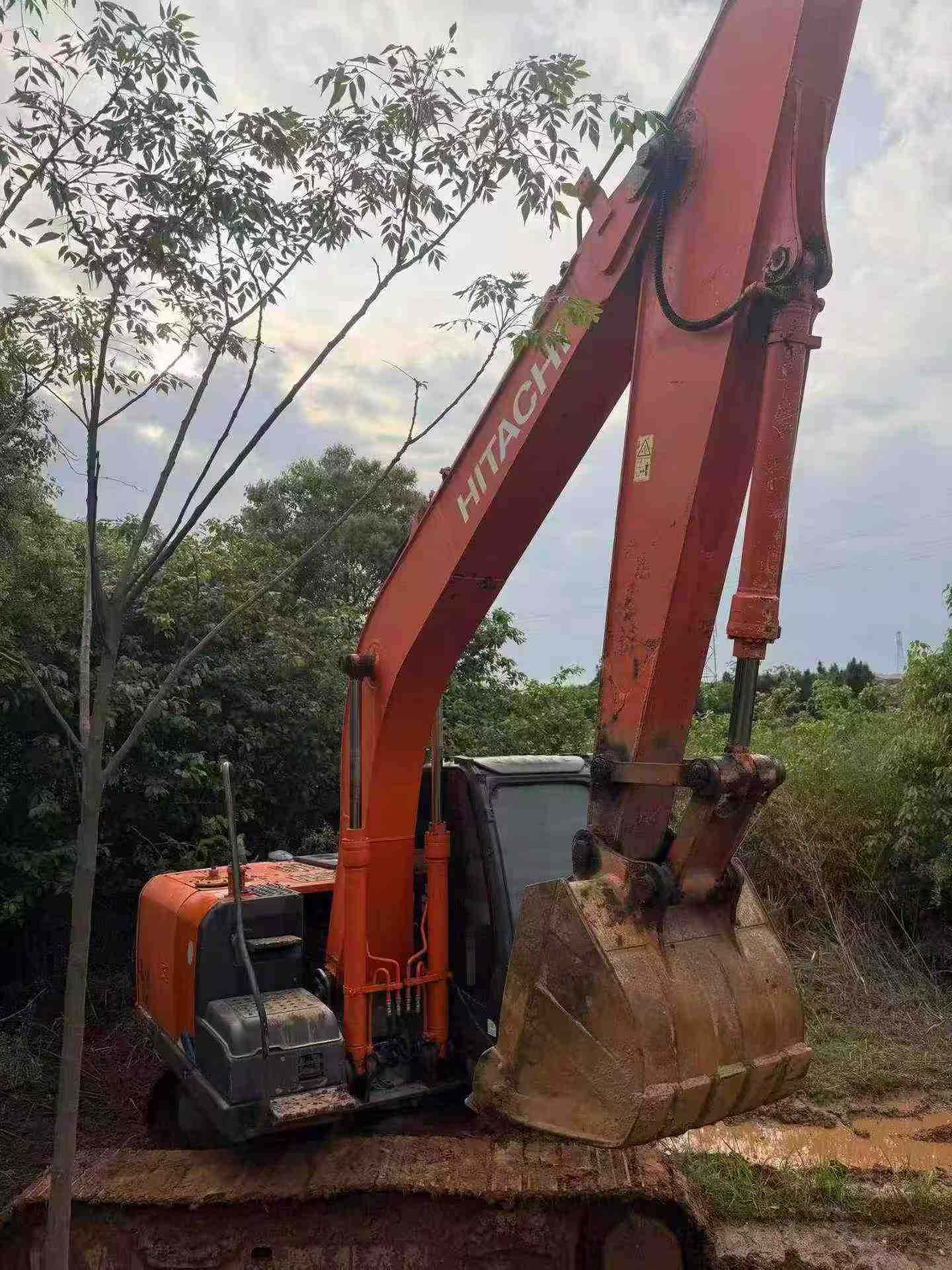 Buy Hitachi ZX130-5A Used Excavator / 4