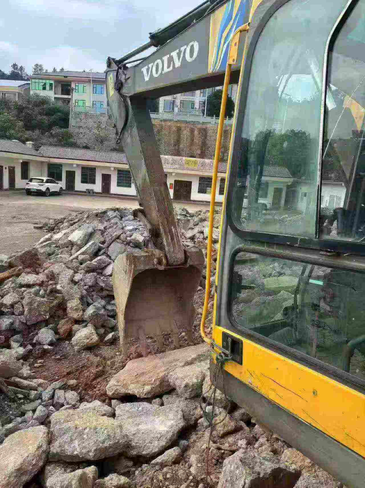 Buy Volvo EC210B Used Excavator / 4
