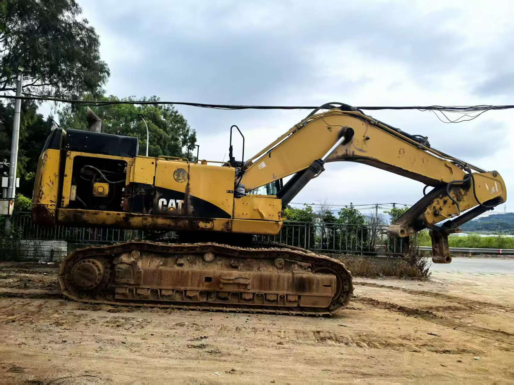 Buy Caterpillar 374D Used Excavator / 3