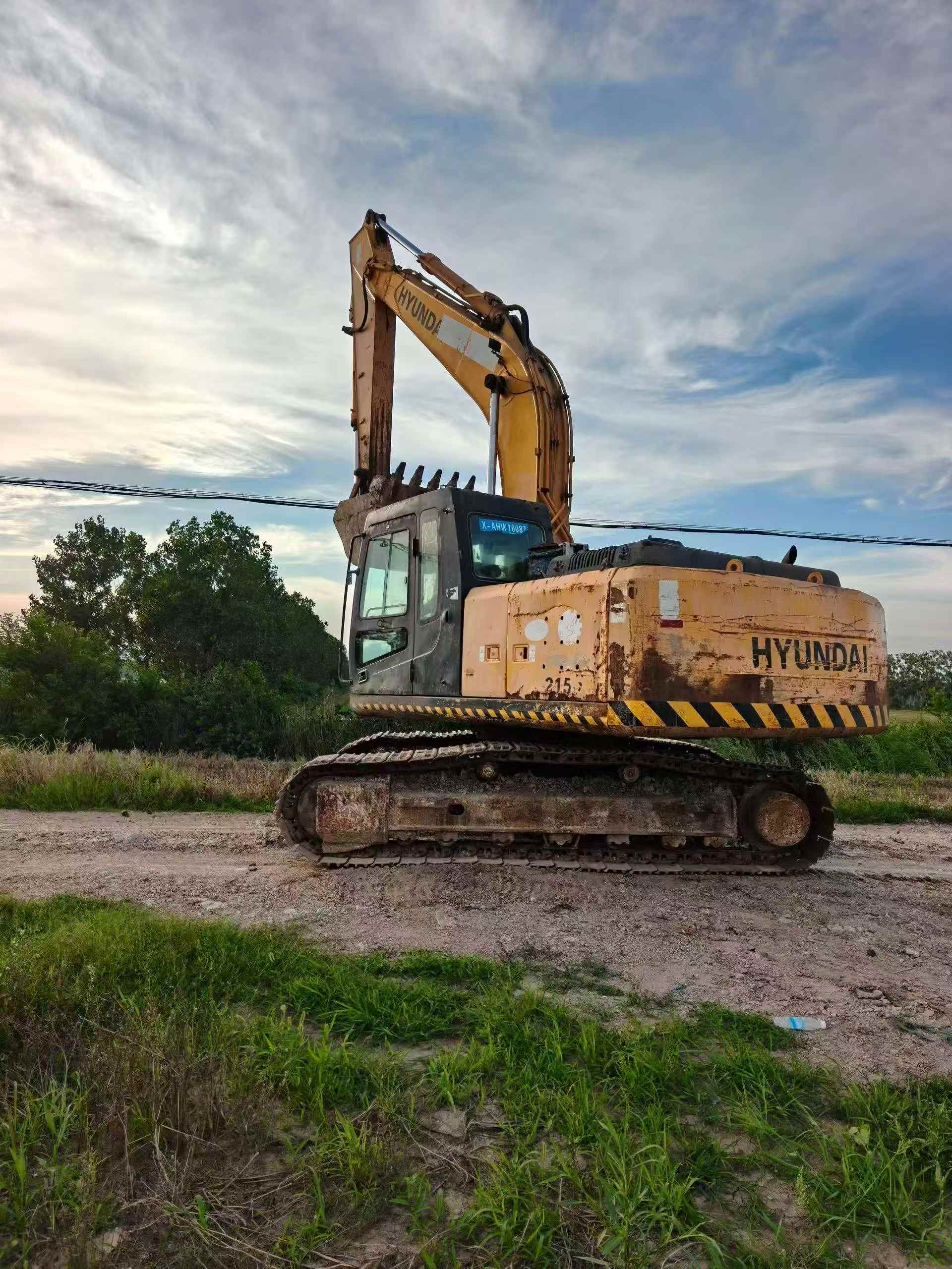Buy Hyundai R215-7 Used Excavator / 2