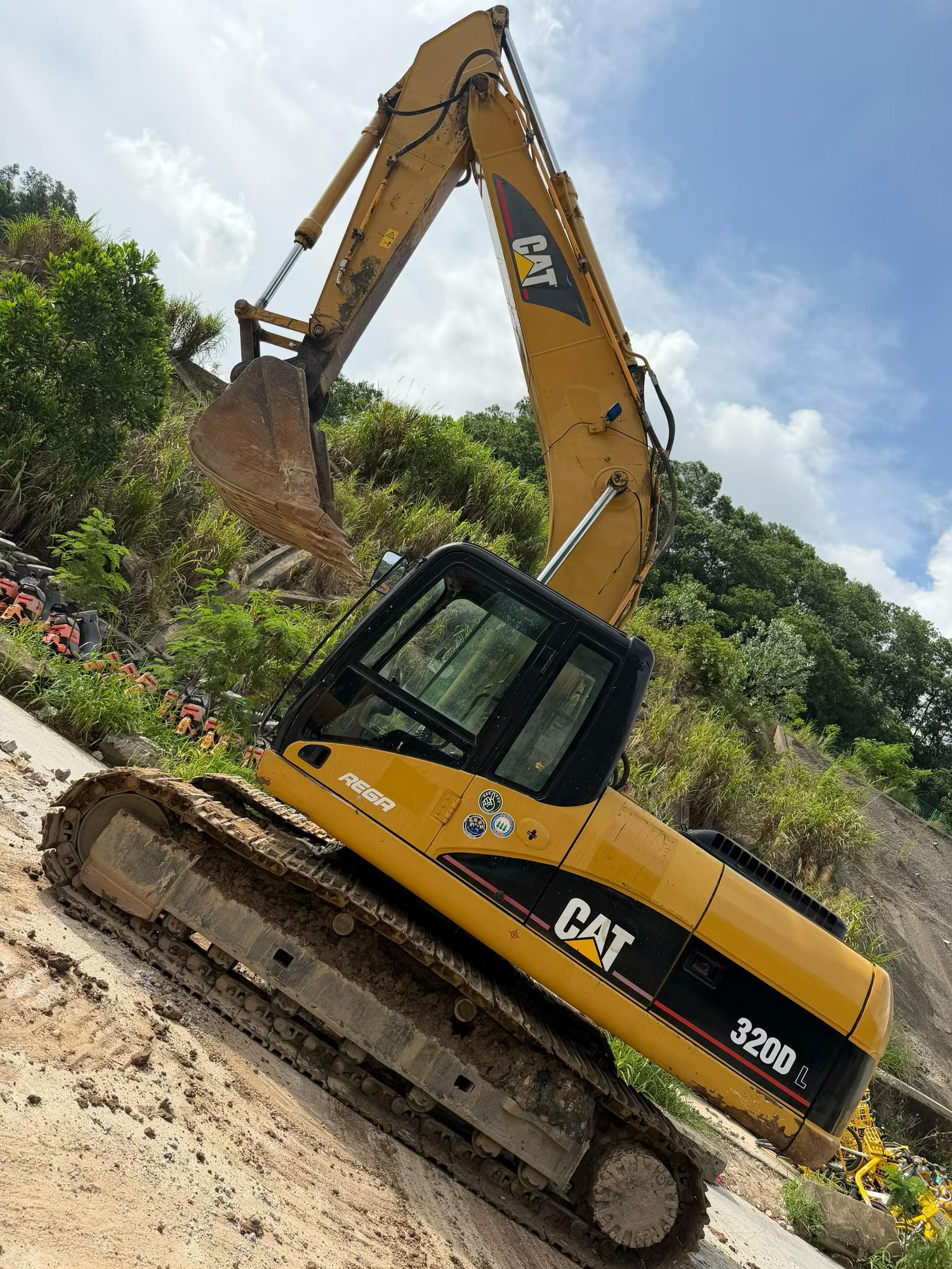 Buy Caterpillar 320D Used Excavator / 3