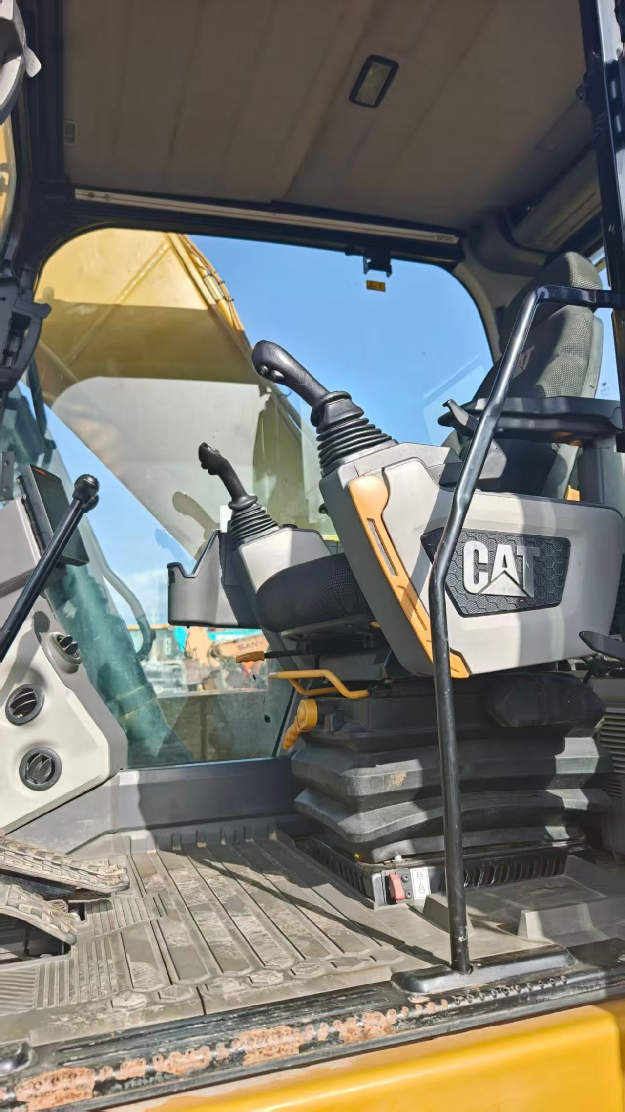 Buy Caterpillar 323 Used Excavator / 5