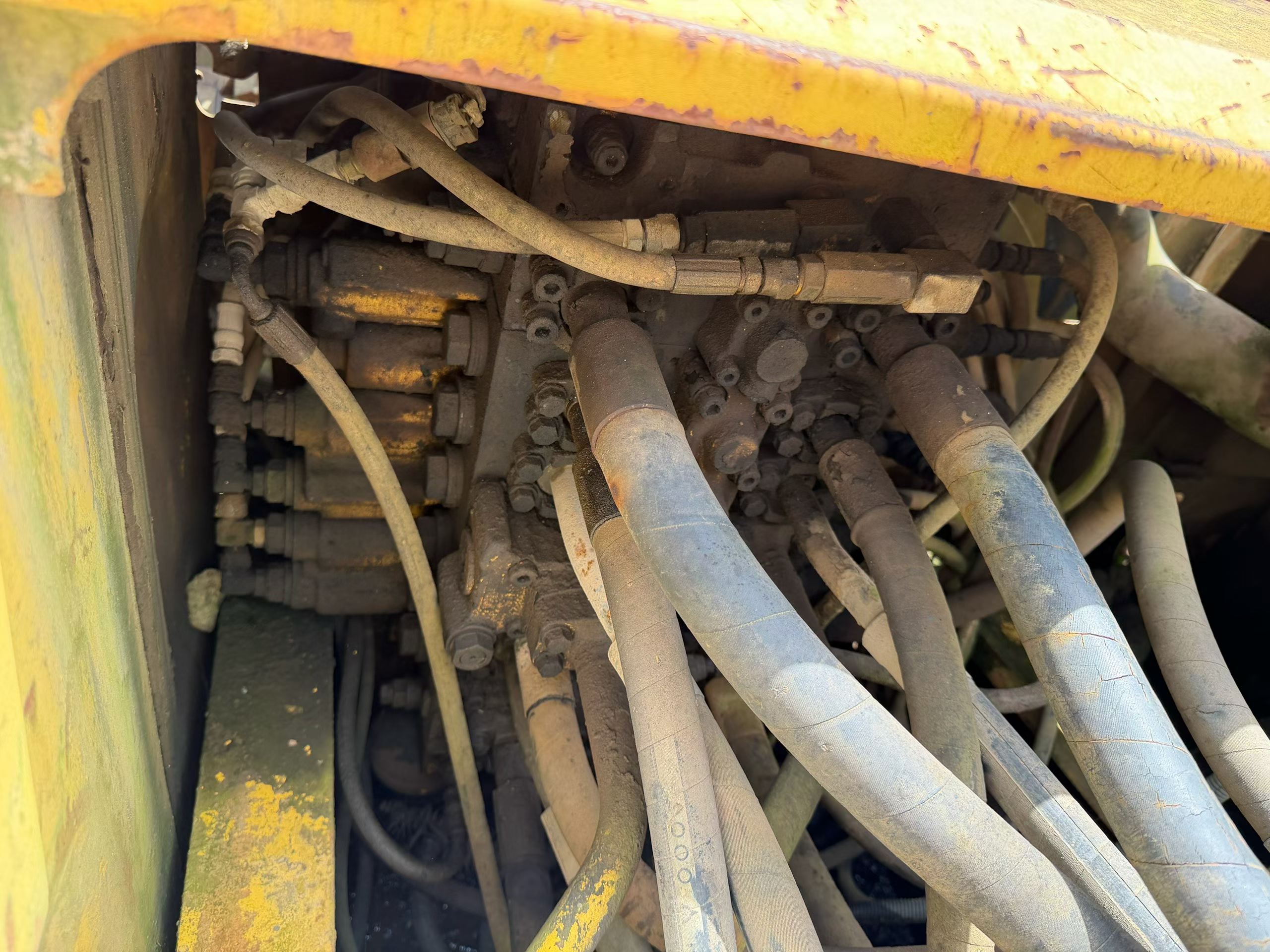 Buy Komatsu PC200-7 Used Excavator / 6