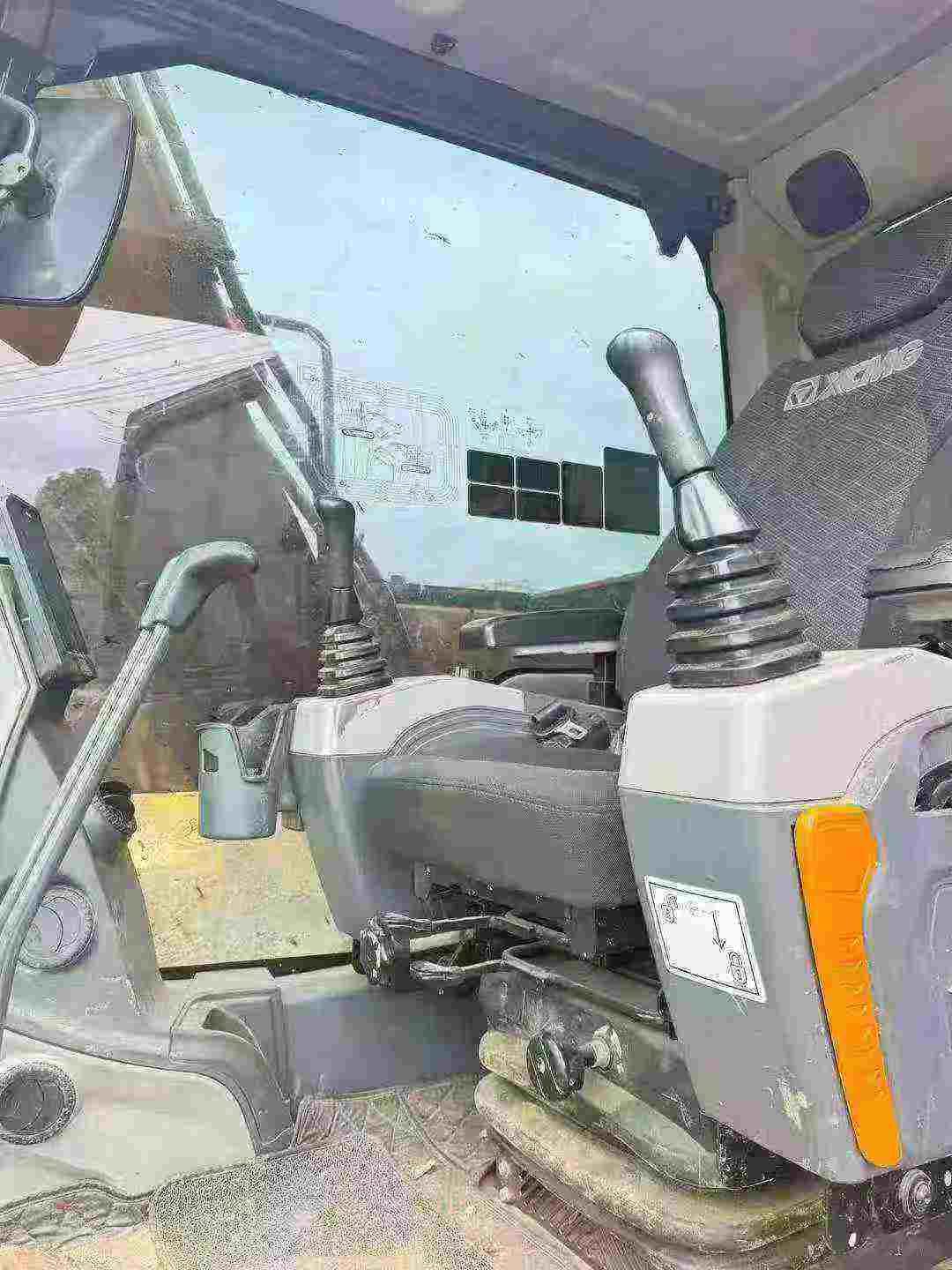 Buy XCMG XE135B Used Excavator / 9