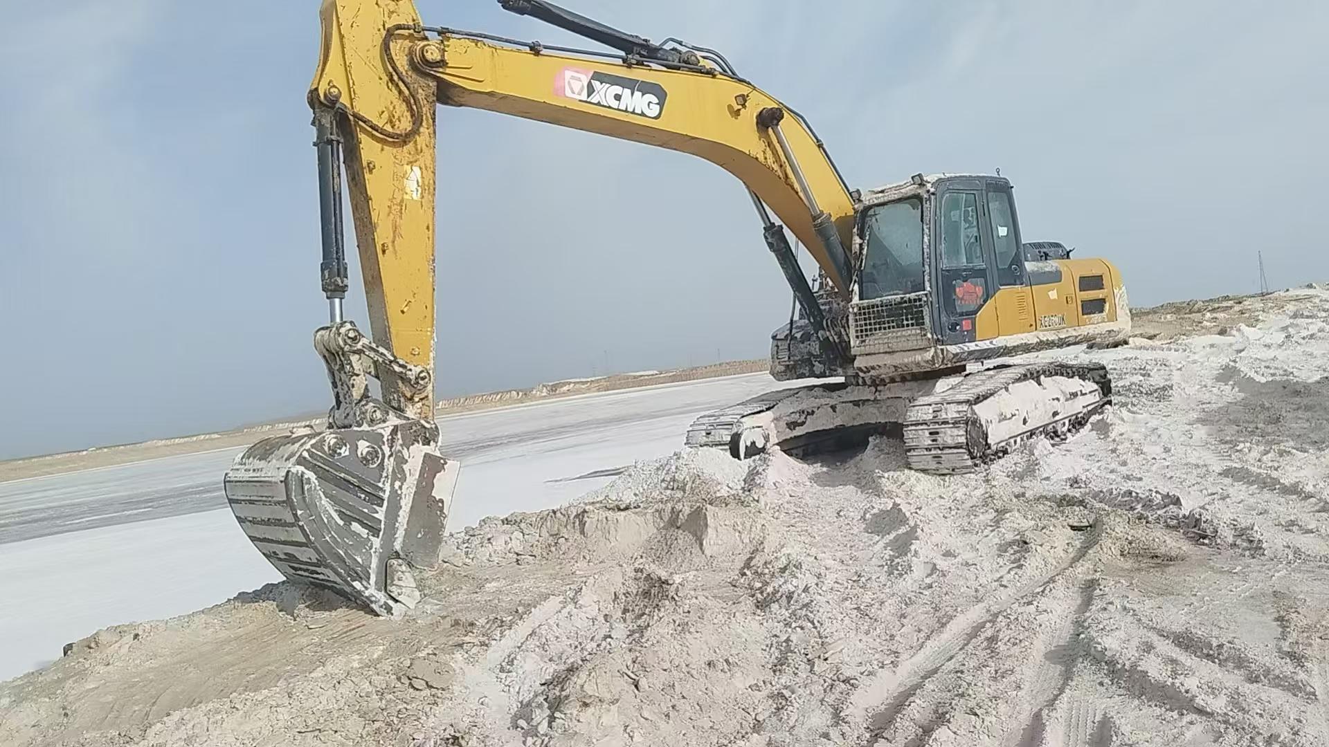 Buy XCMG XE245D Used Excavator / 2