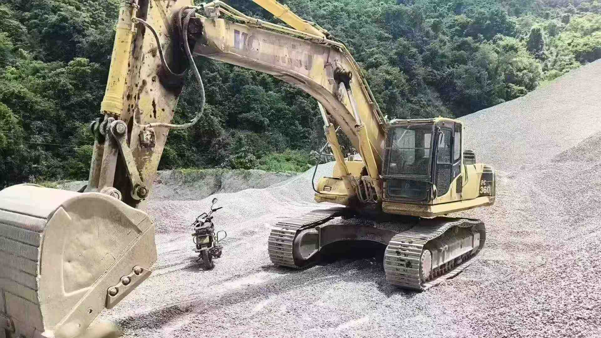 Buy Komatsu PC360-7 Used Excavator / 3