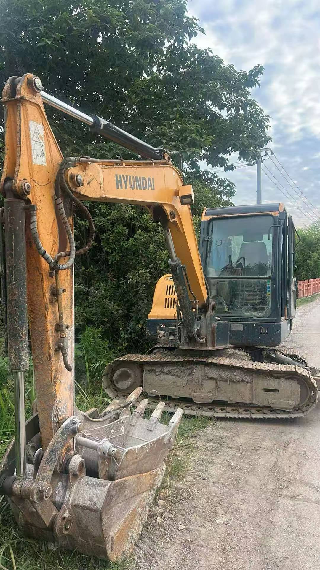 Buy Hyundai HX60 Used Excavator / 5