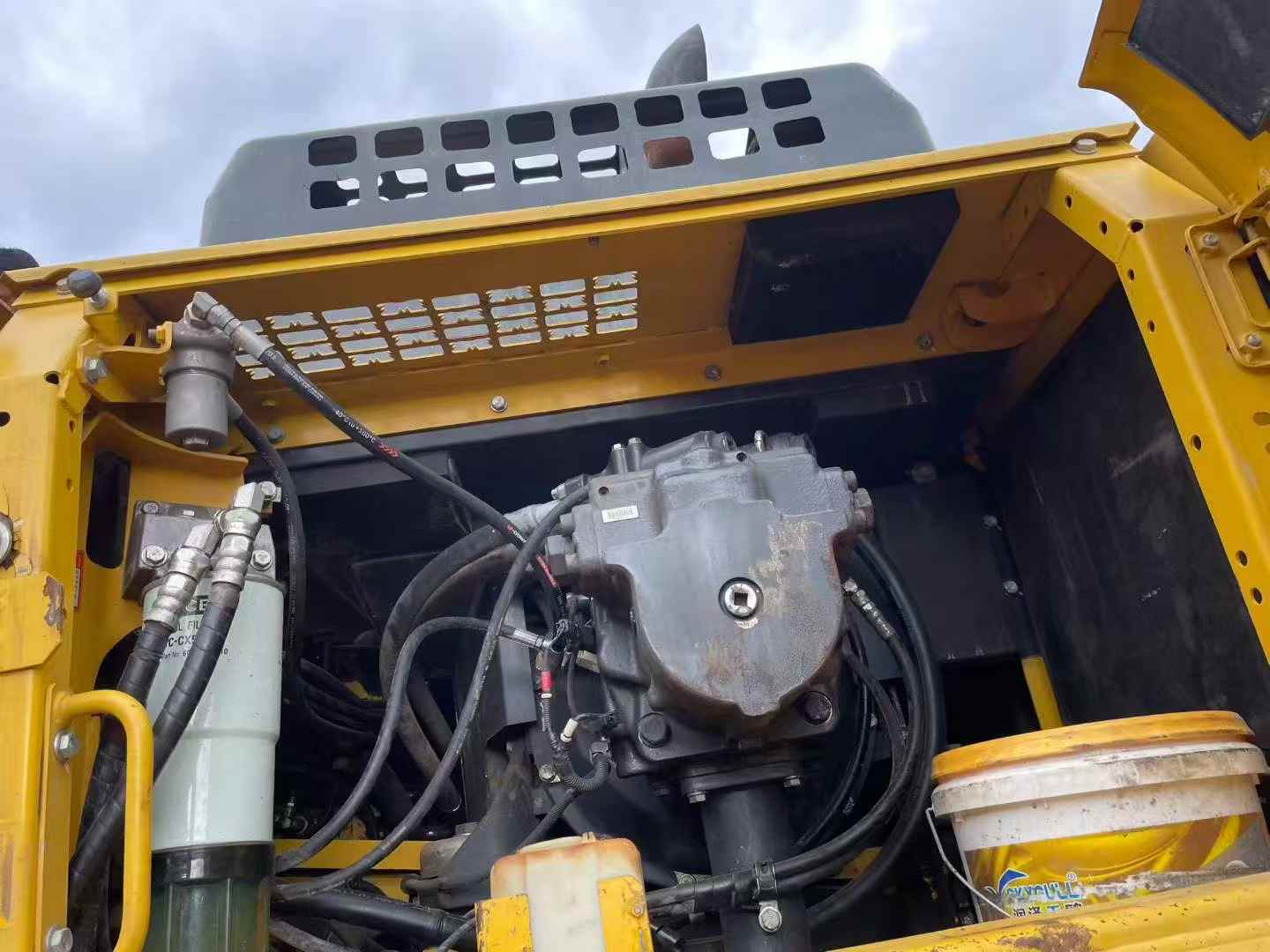 Buy Komatsu PC460LC-8 Used Excavator / 4