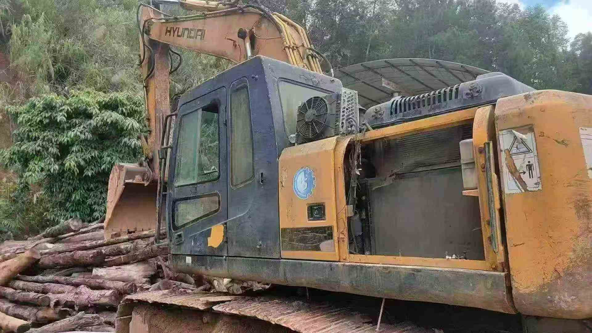 Buy Hyundai R225-7 Used Excavator / 2