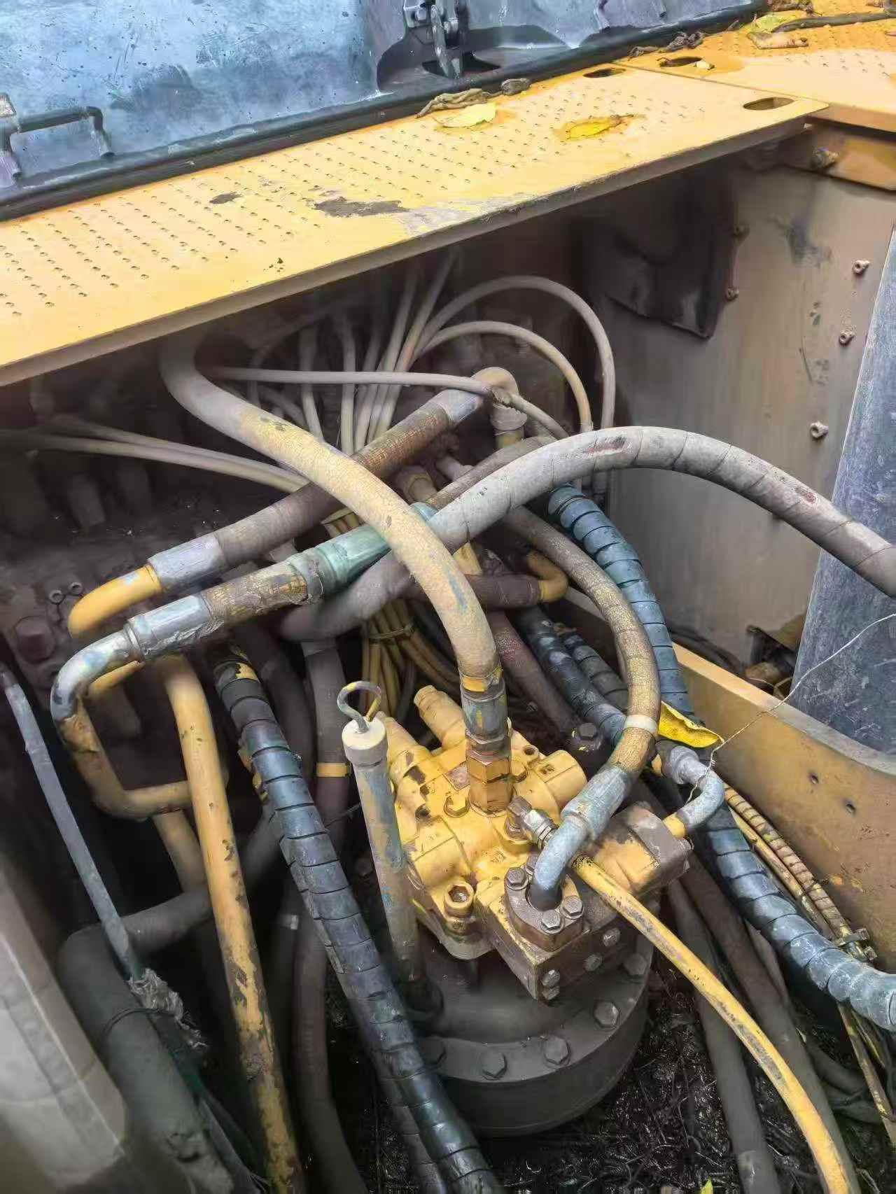 Buy Caterpillar 320D Used Excavator / 5