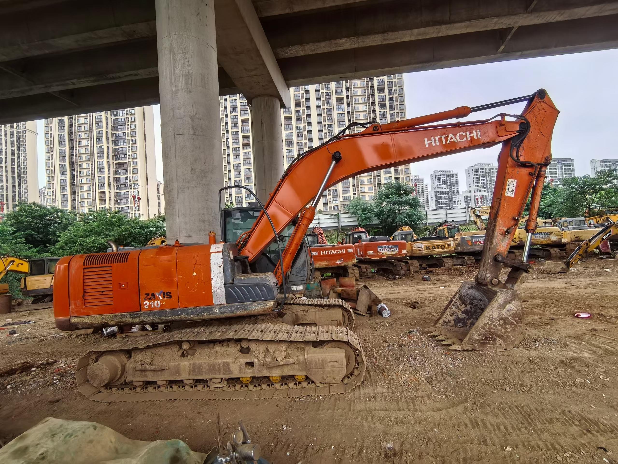 Buy Hitachi EX200-3 Used Excavator / 2