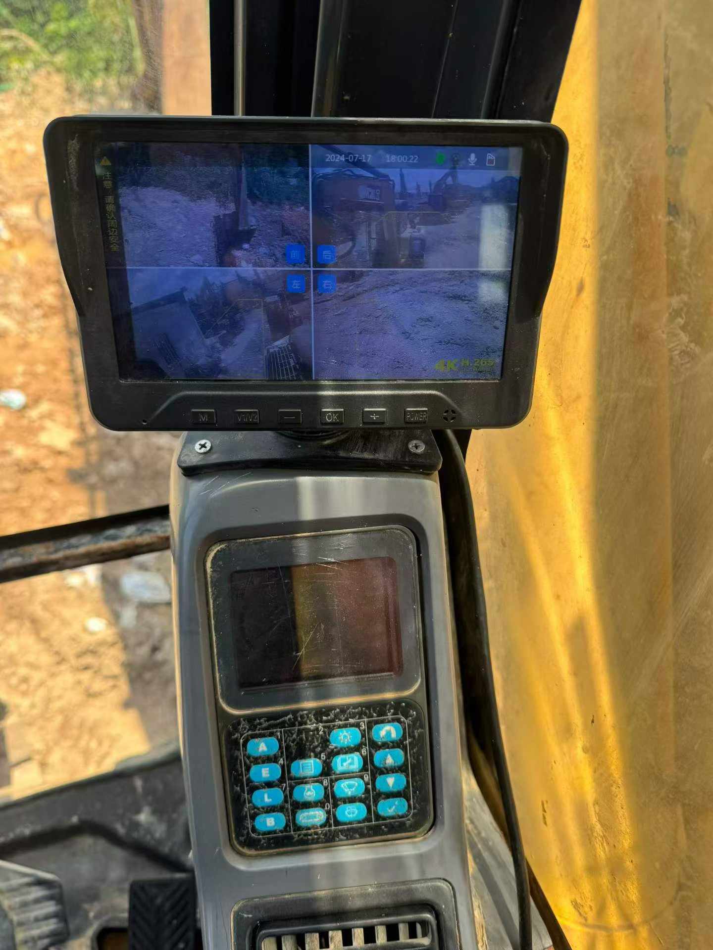 Buy Komatsu PC200-7 Used Excavator / 4