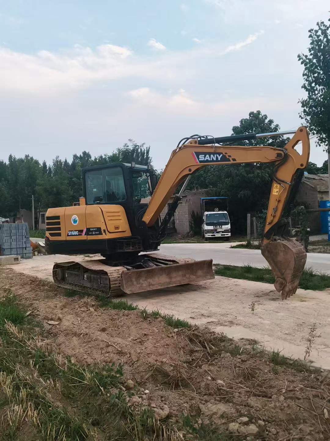 Buy Sany SY60 Used Excavator / 2