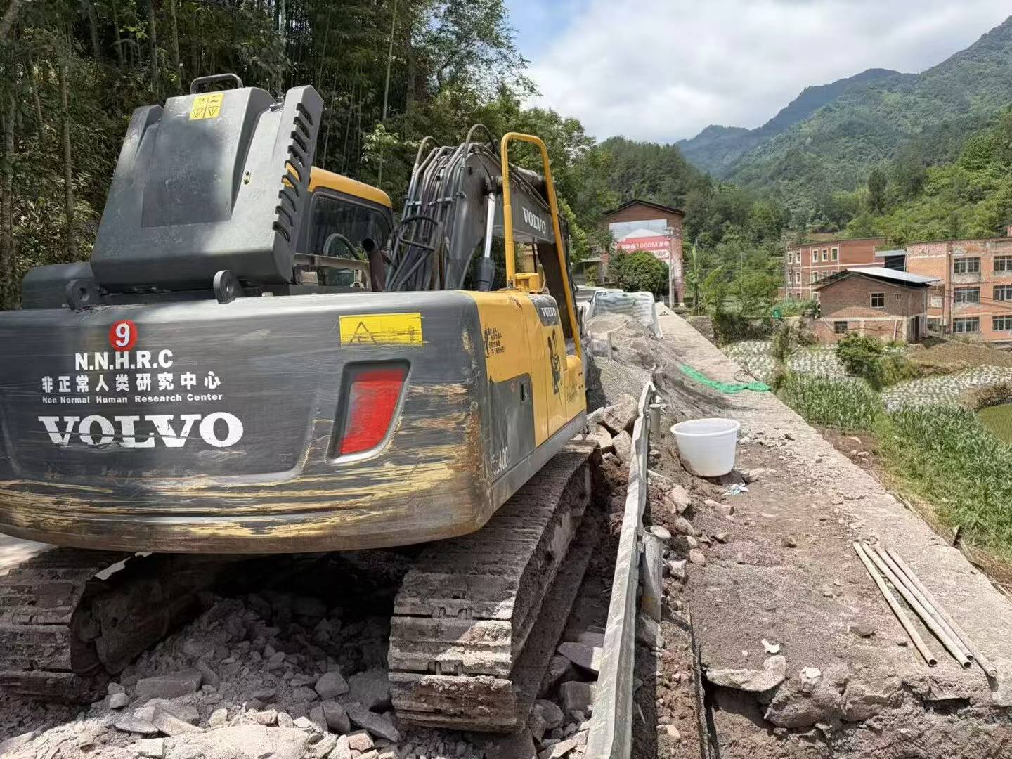 Buy Volvo L120E Used Excavator / 3
