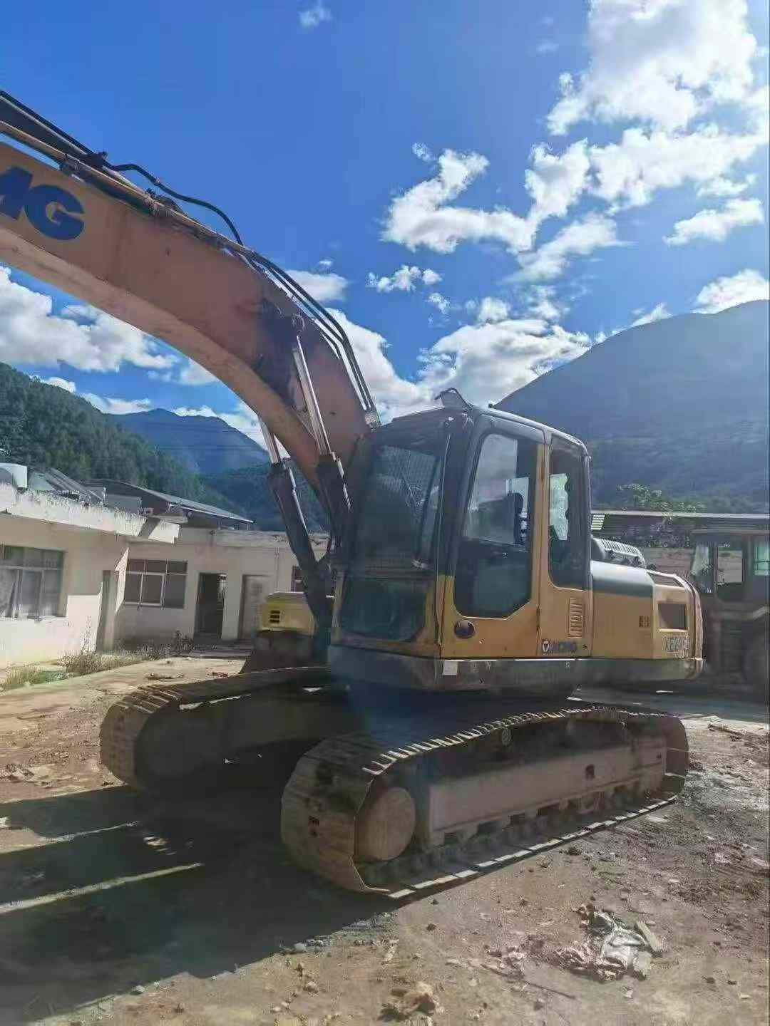 Buy XCMG XE215 Used Excavator / 2
