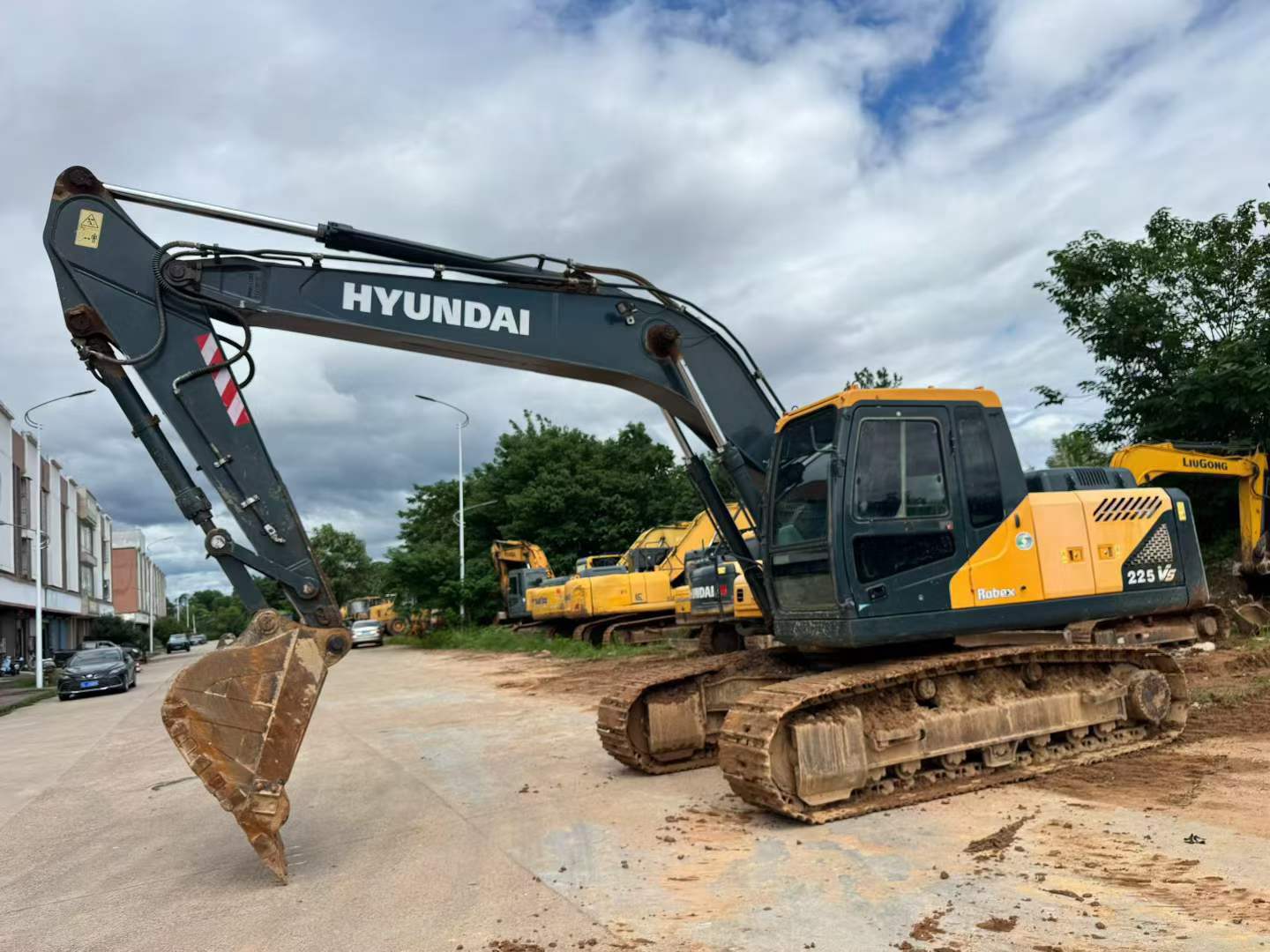 Buy Hyundai R205VS Used Excavator / 3