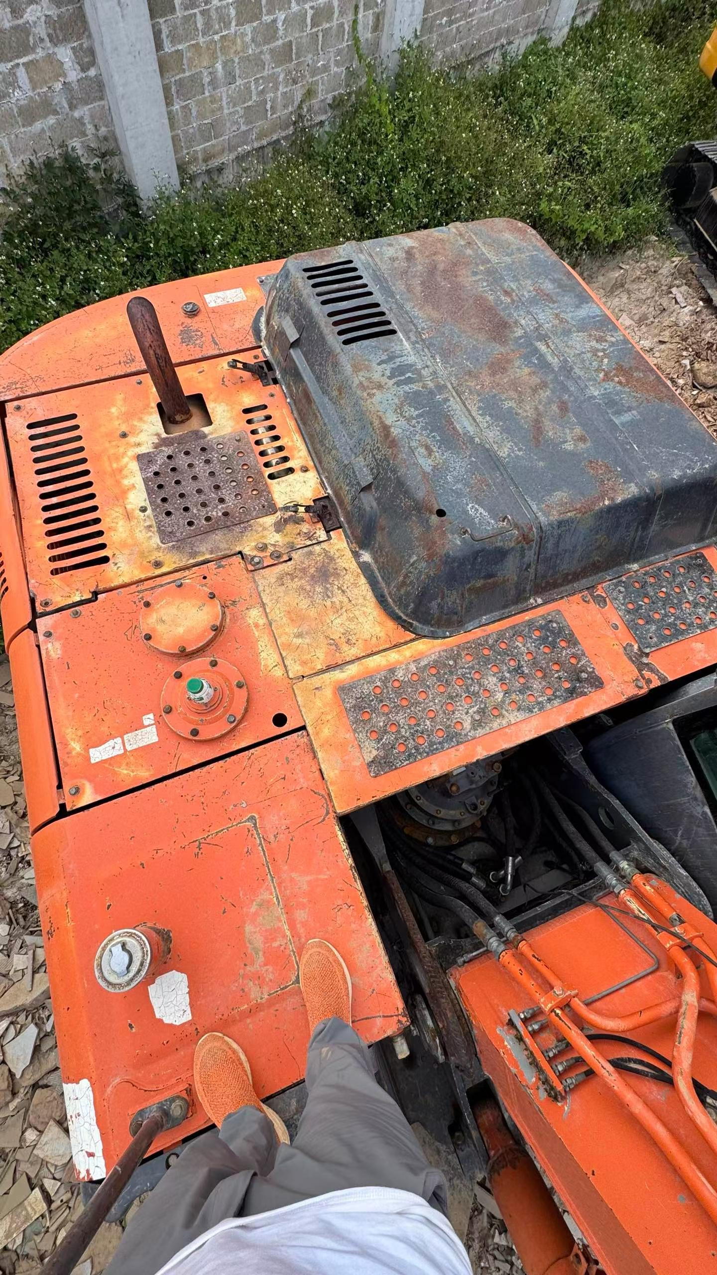 Buy Hitachi EX270 Used Excavator / 9