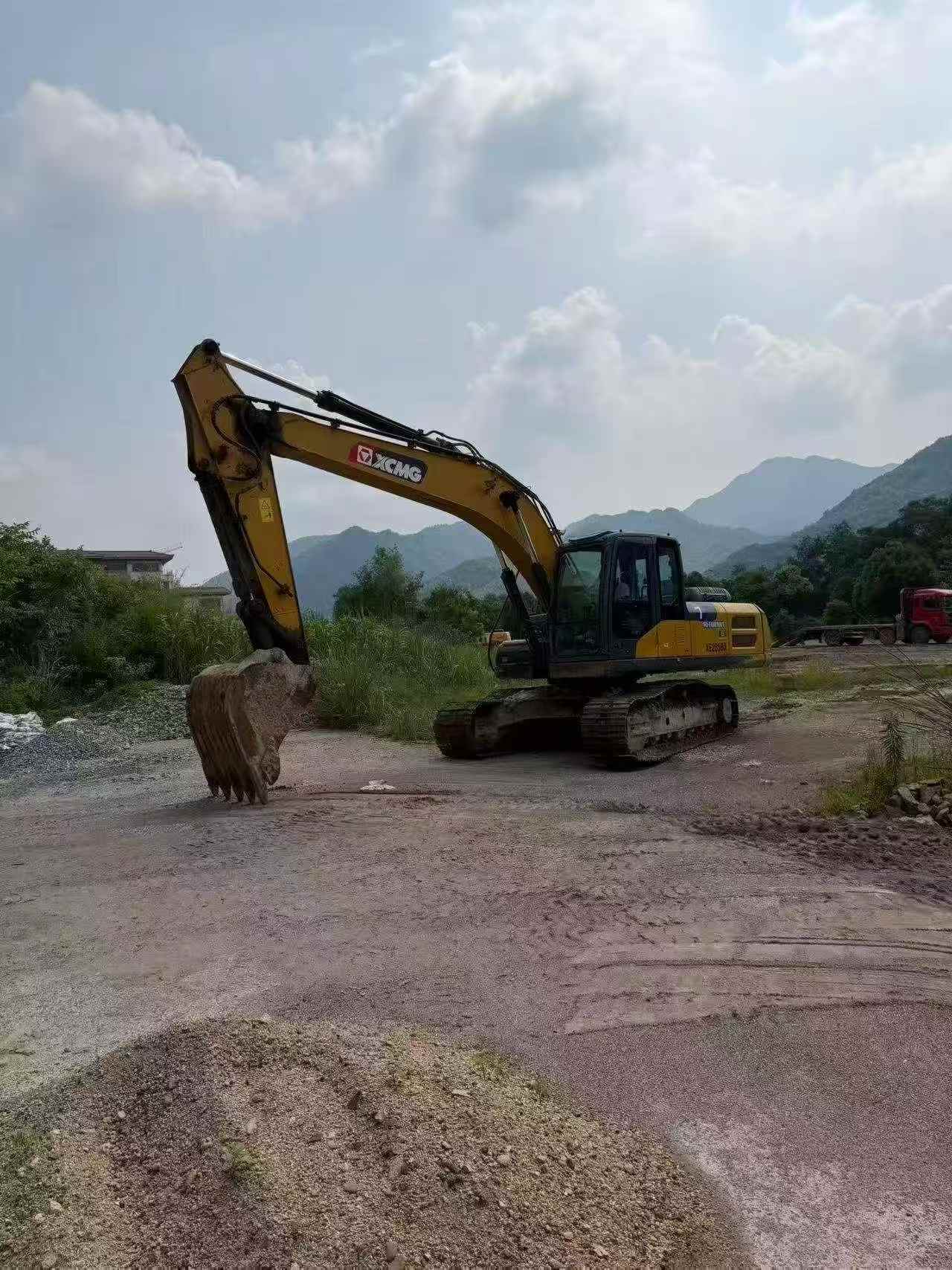 Buy XCMG XE205DA Used Excavator / 2