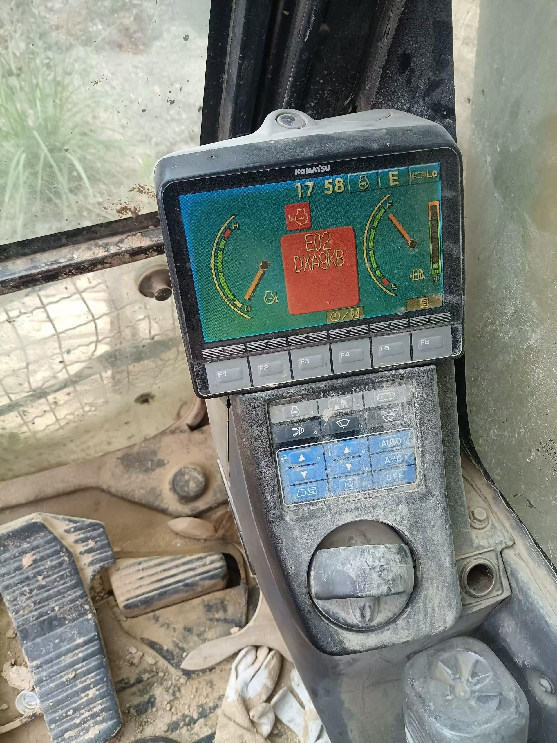 Buy Komatsu PC240-6 Used Excavator / 3