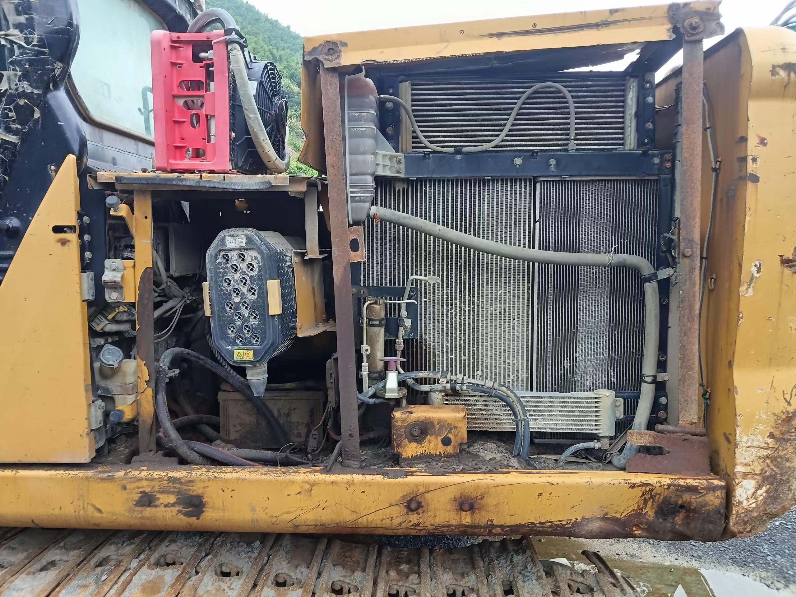 Buy Caterpillar 323 Used Excavator / 5