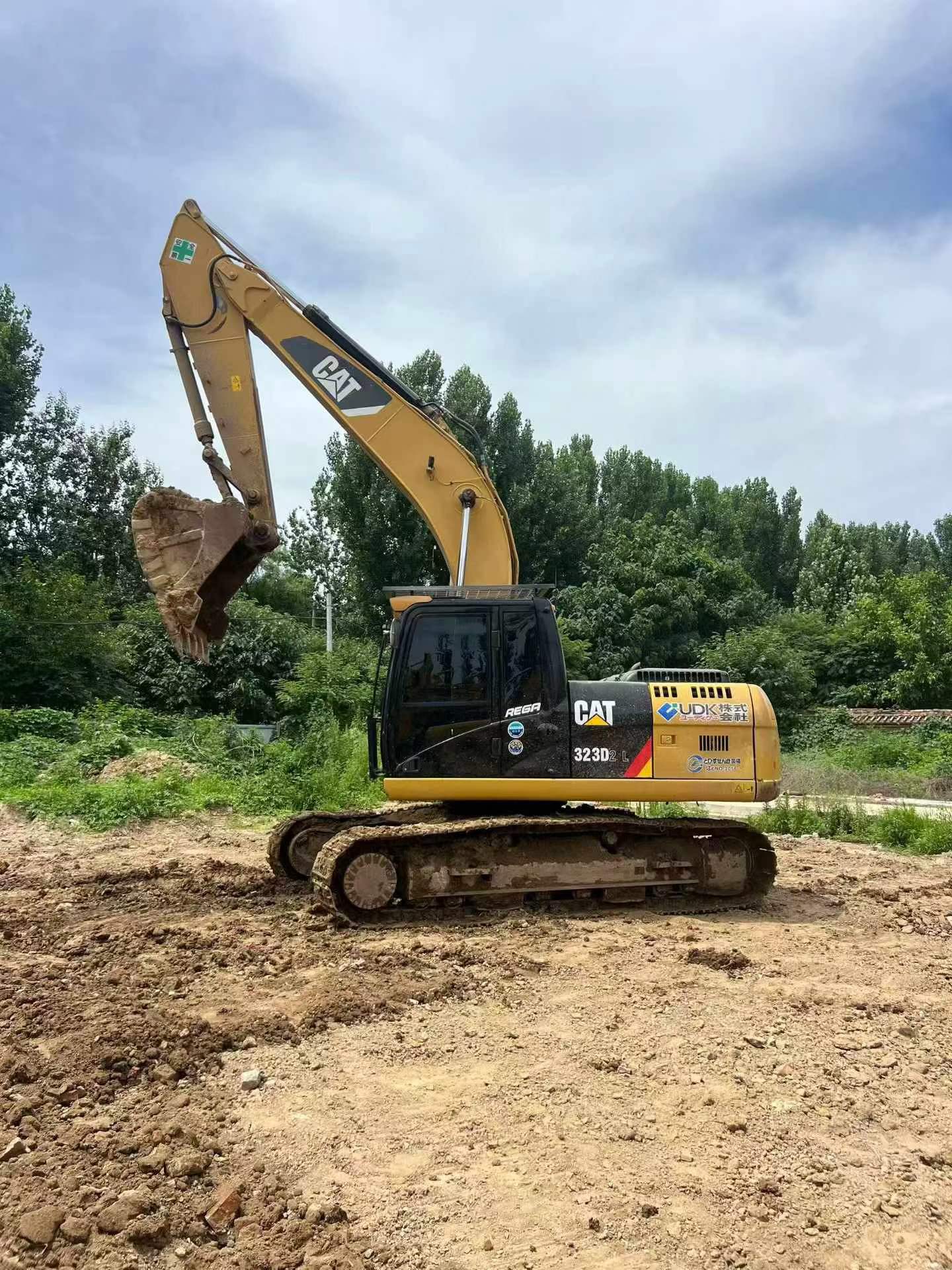 Buy Caterpillar 323D2L Used Excavator / 3