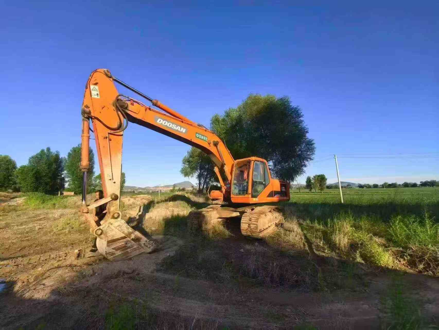 Buy Doosan DH220-7 Used Excavator / 2